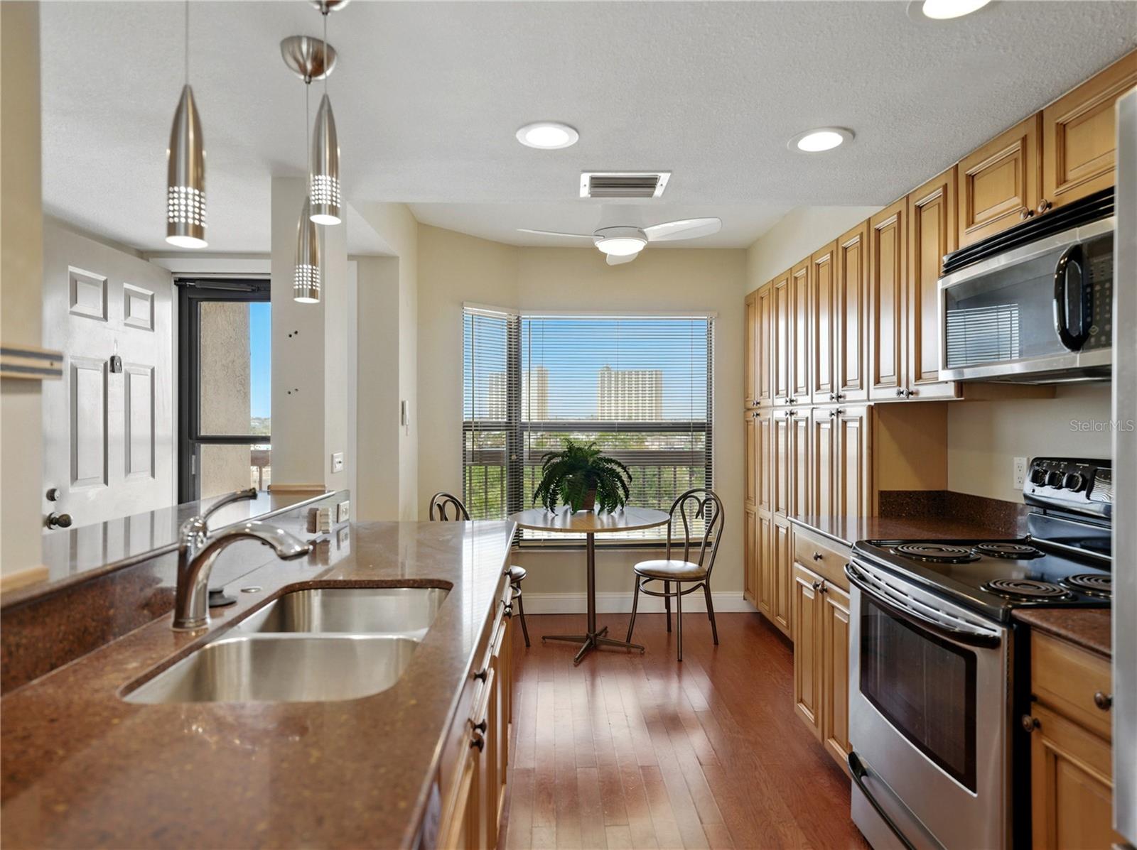 Image 10 of 47 For 1332 Pasadena Avenue S 503