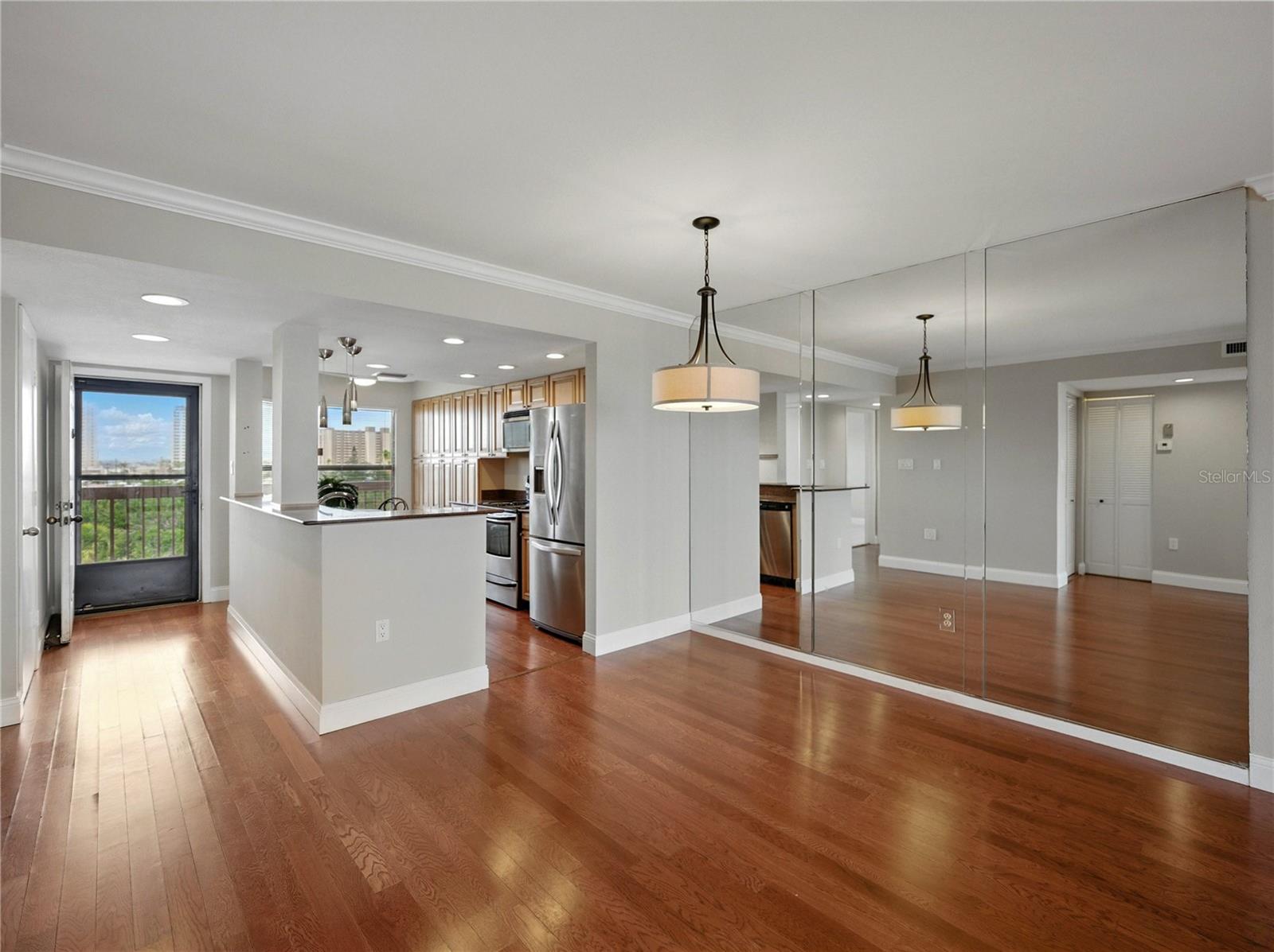 Image 13 of 47 For 1332 Pasadena Avenue S 503