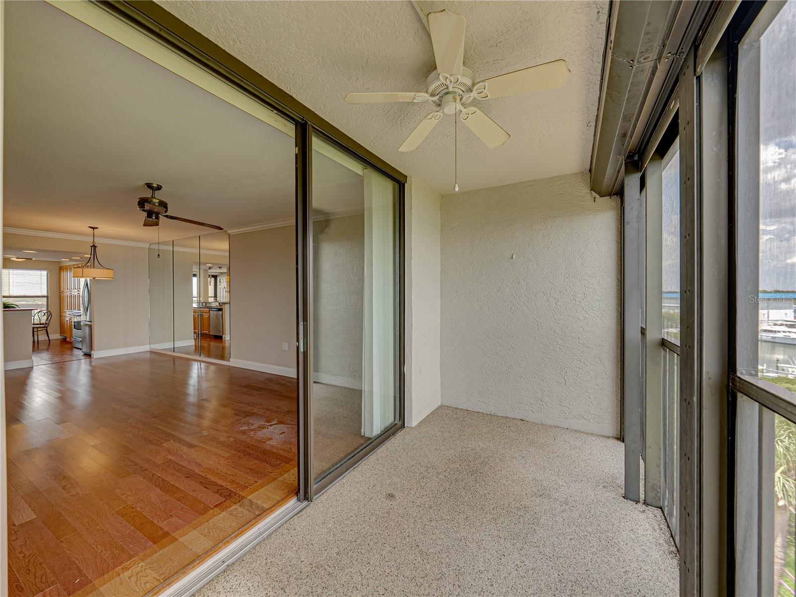 Image 31 of 47 For 1332 Pasadena Avenue S 503