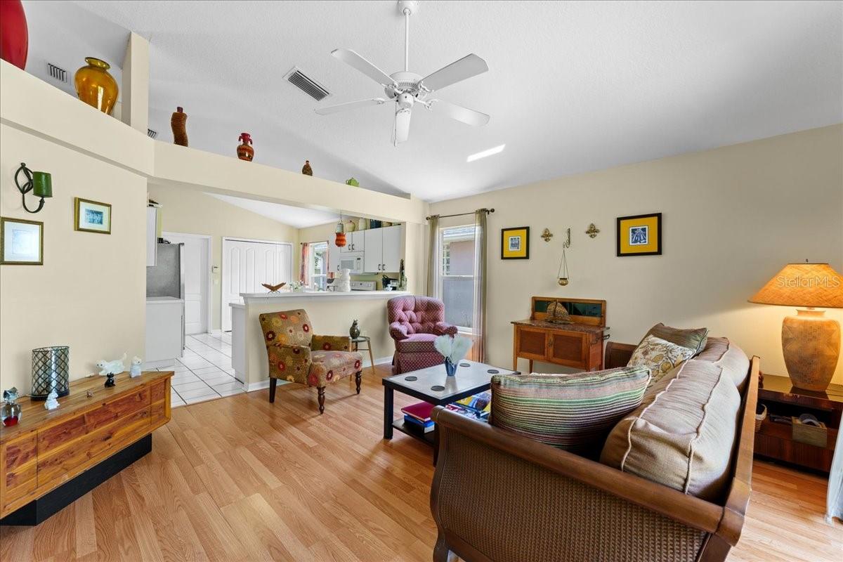 Image 18 of 48 For 7235 Sharpsburg Boulevard