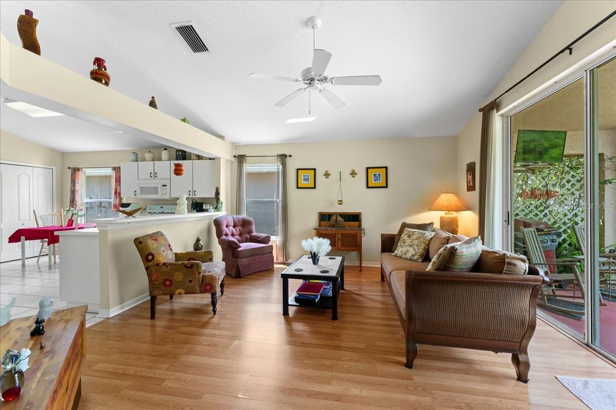 Image 19 of 48 For 7235 Sharpsburg Boulevard