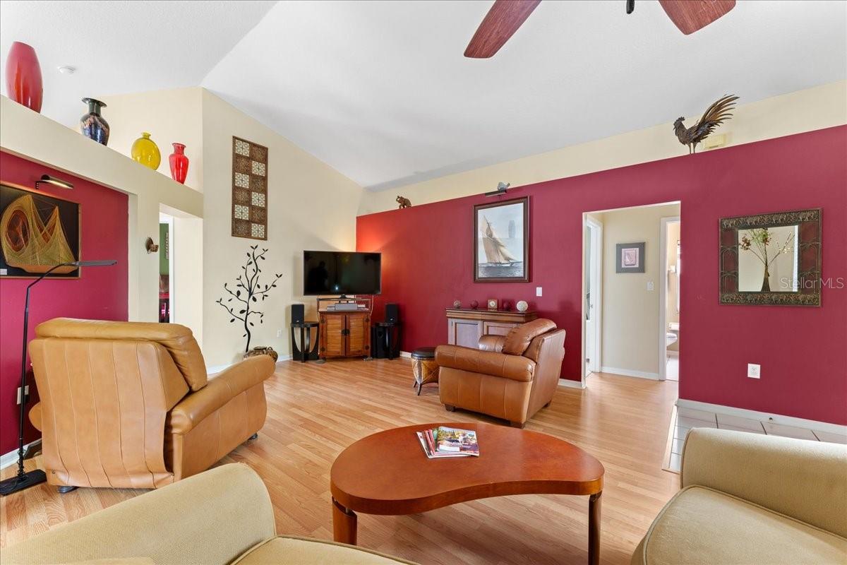 Image 7 of 48 For 7235 Sharpsburg Boulevard