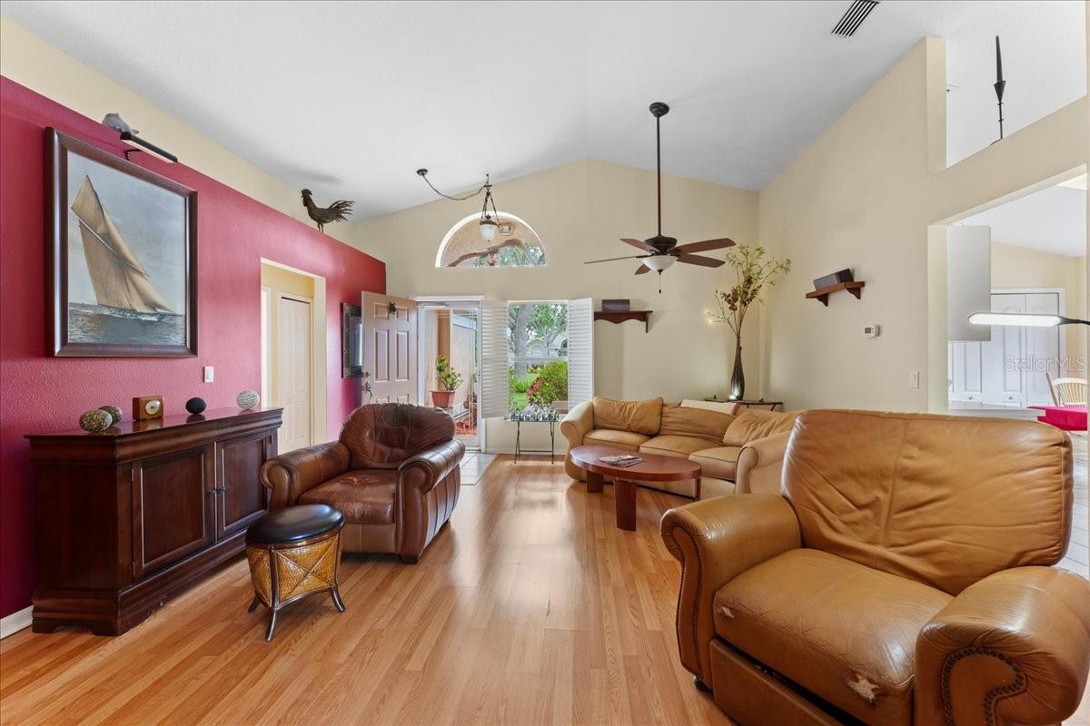 Image 8 of 48 For 7235 Sharpsburg Boulevard