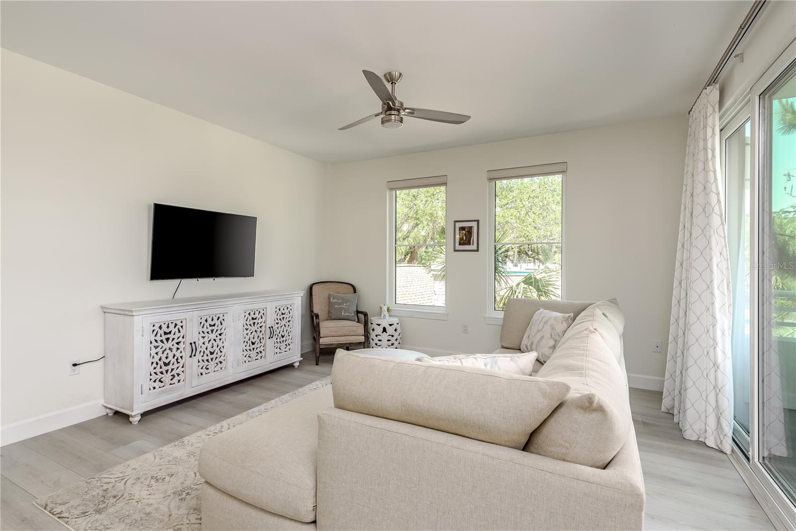 Image 11 of 43 For 231 2nd Street S 201