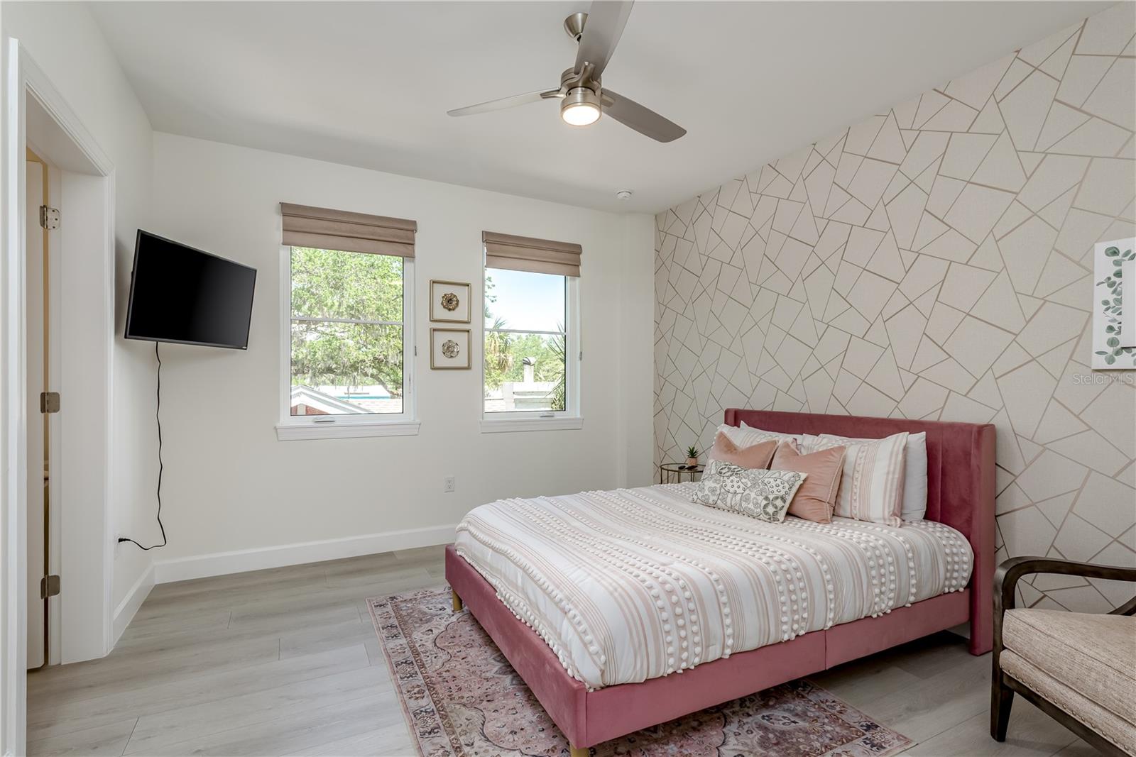 Image 19 of 43 For 231 2nd Street S 201