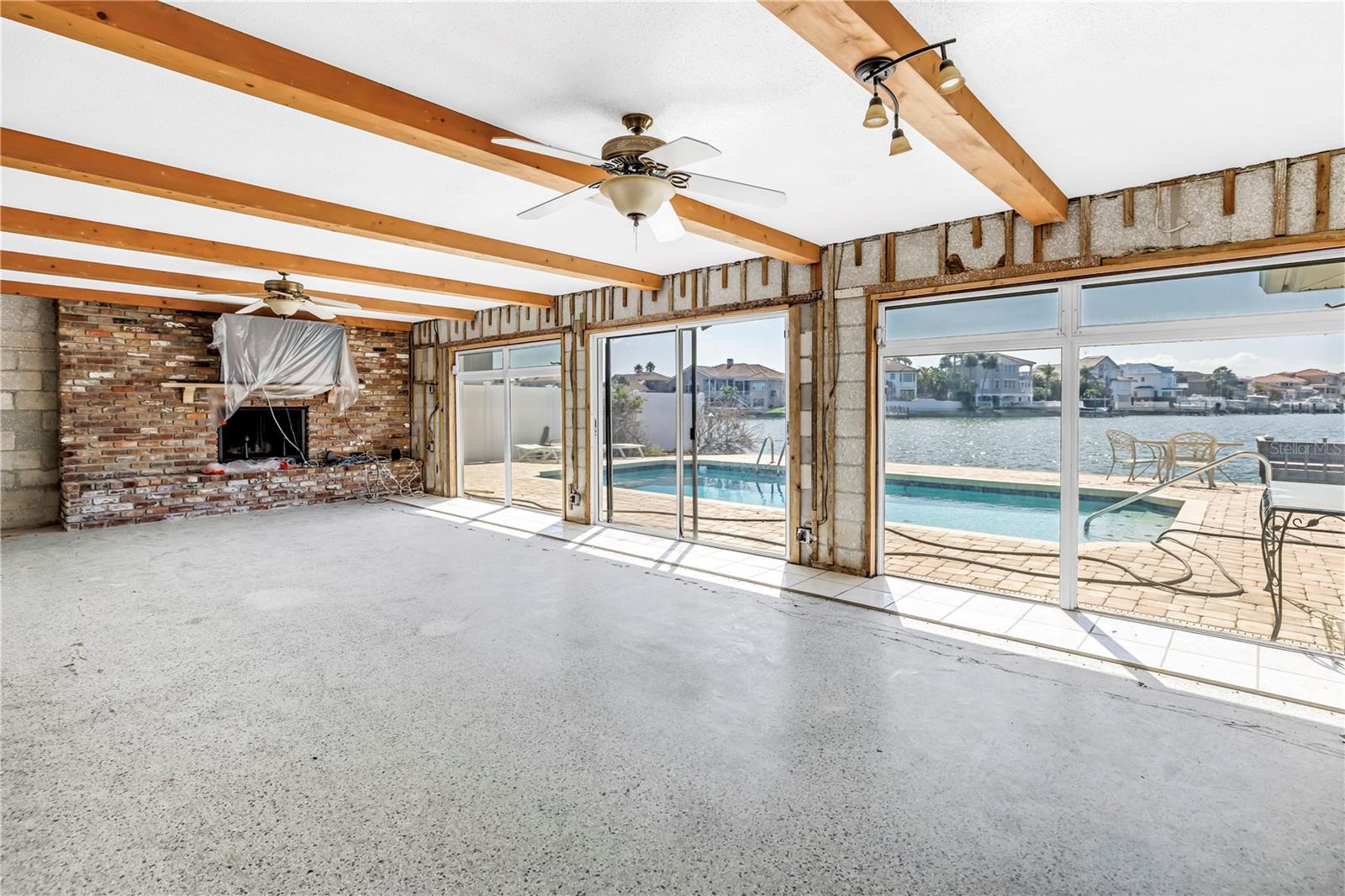 Image 13 of 18 For 2140 Dolphin Boulevard S