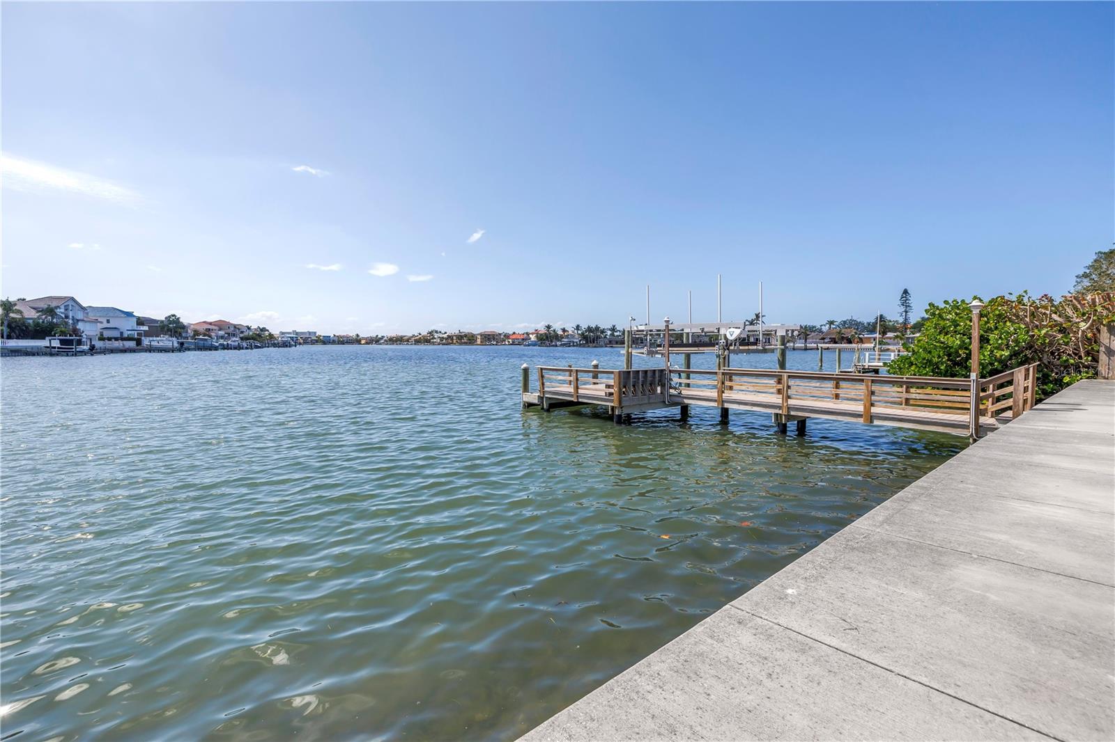 Image 4 of 18 For 2140 Dolphin Boulevard S