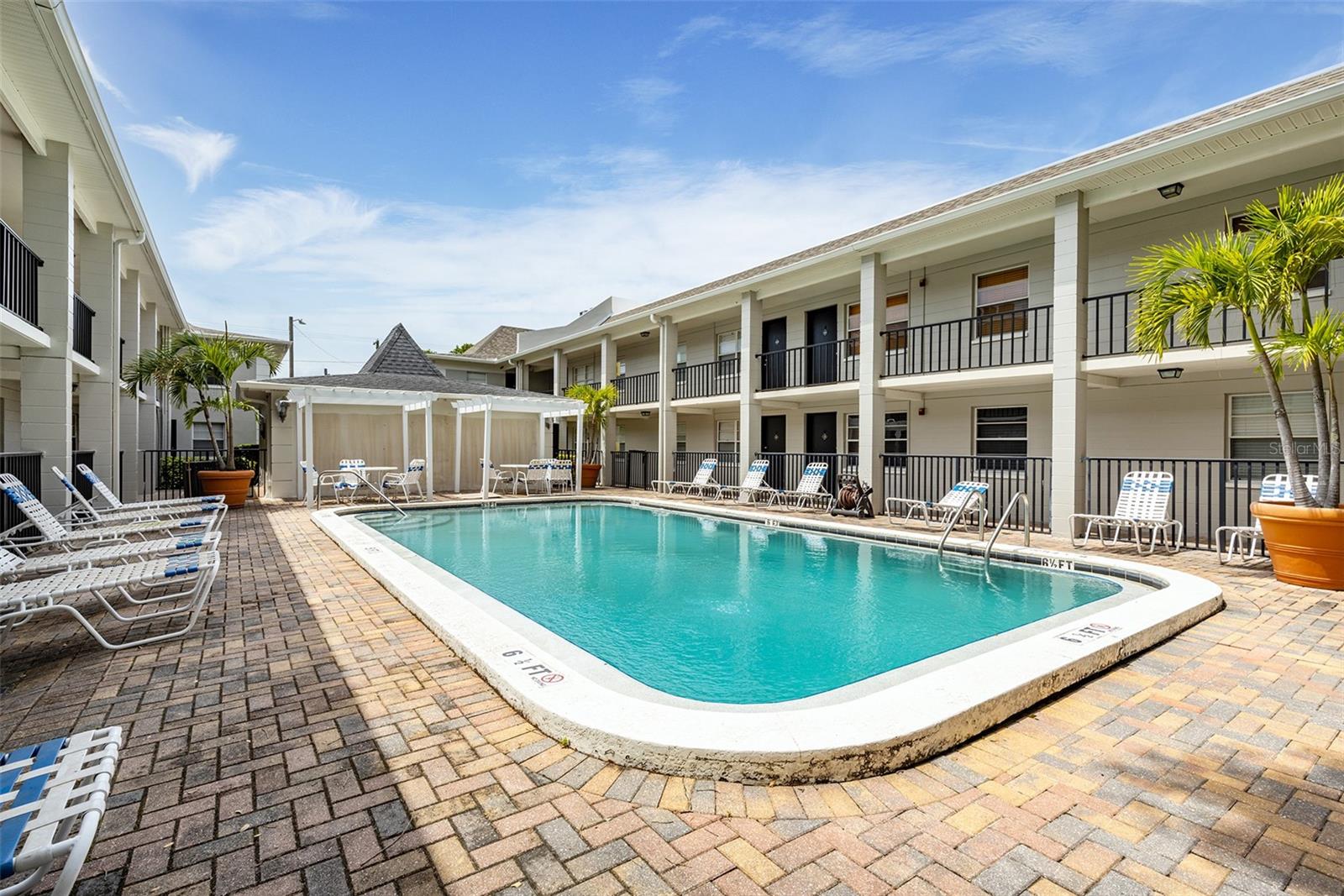 Image 10 of 32 For 5221 Bayshore Boulevard 11