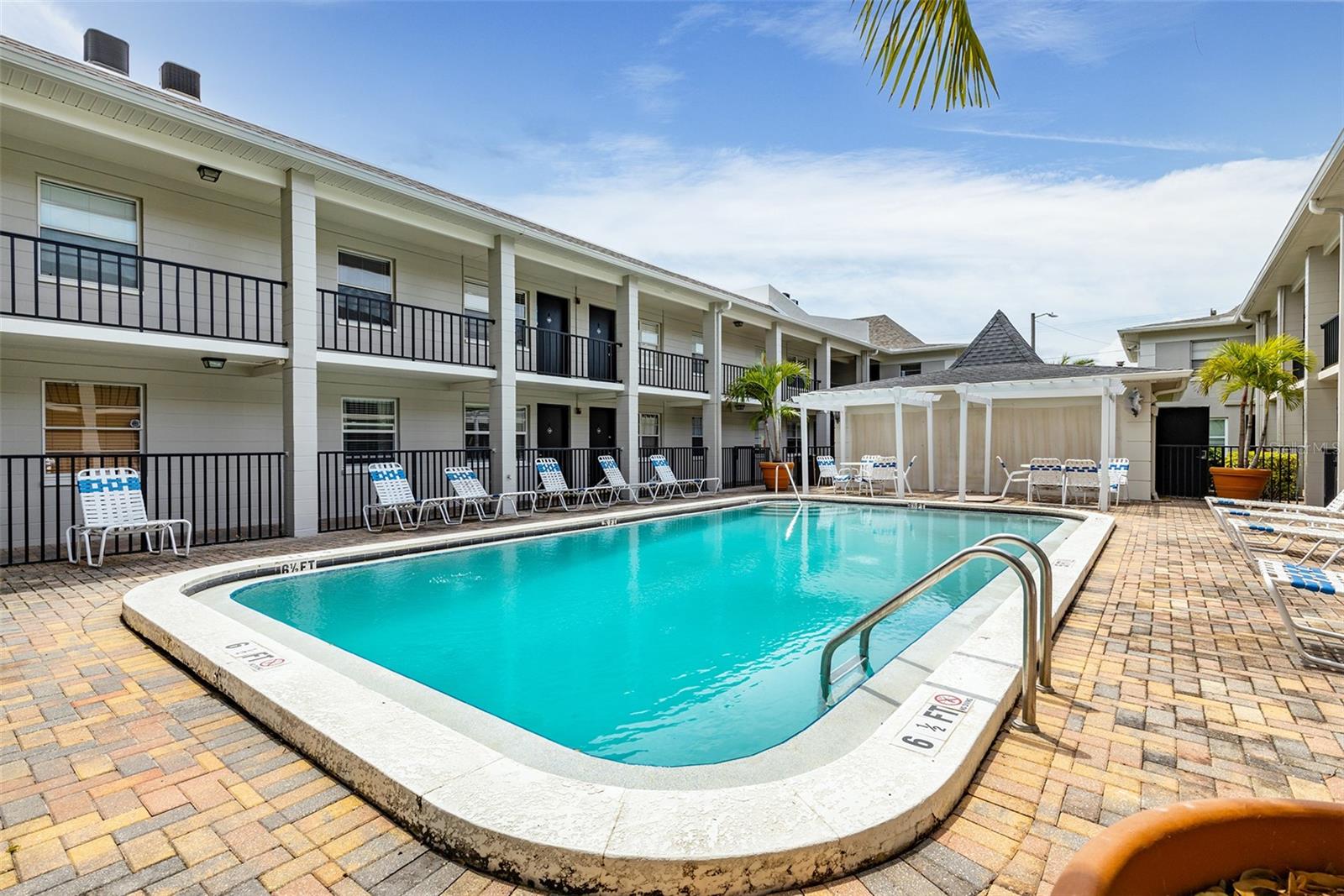 Image 12 of 32 For 5221 Bayshore Boulevard 11