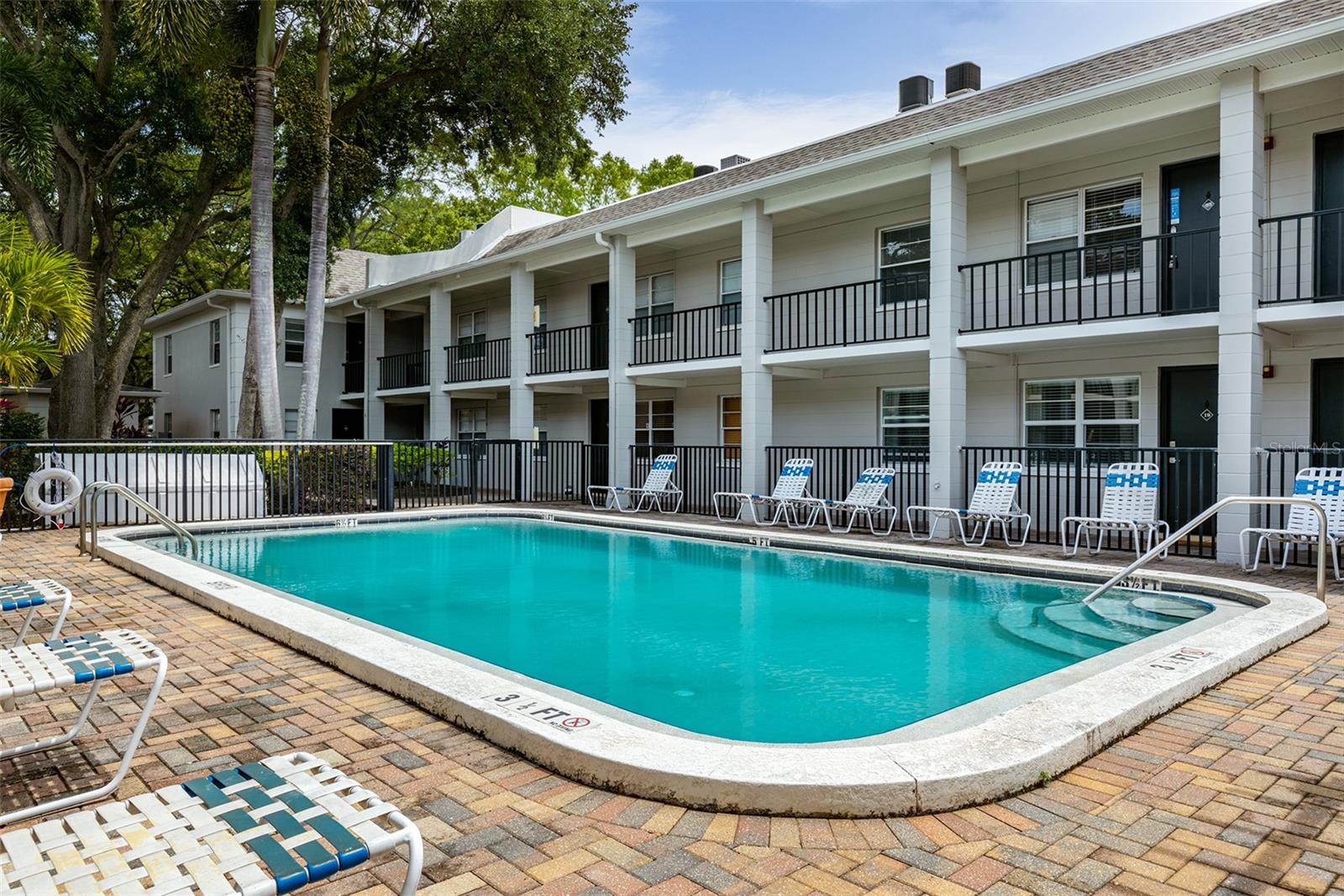Image 13 of 32 For 5221 Bayshore Boulevard 11
