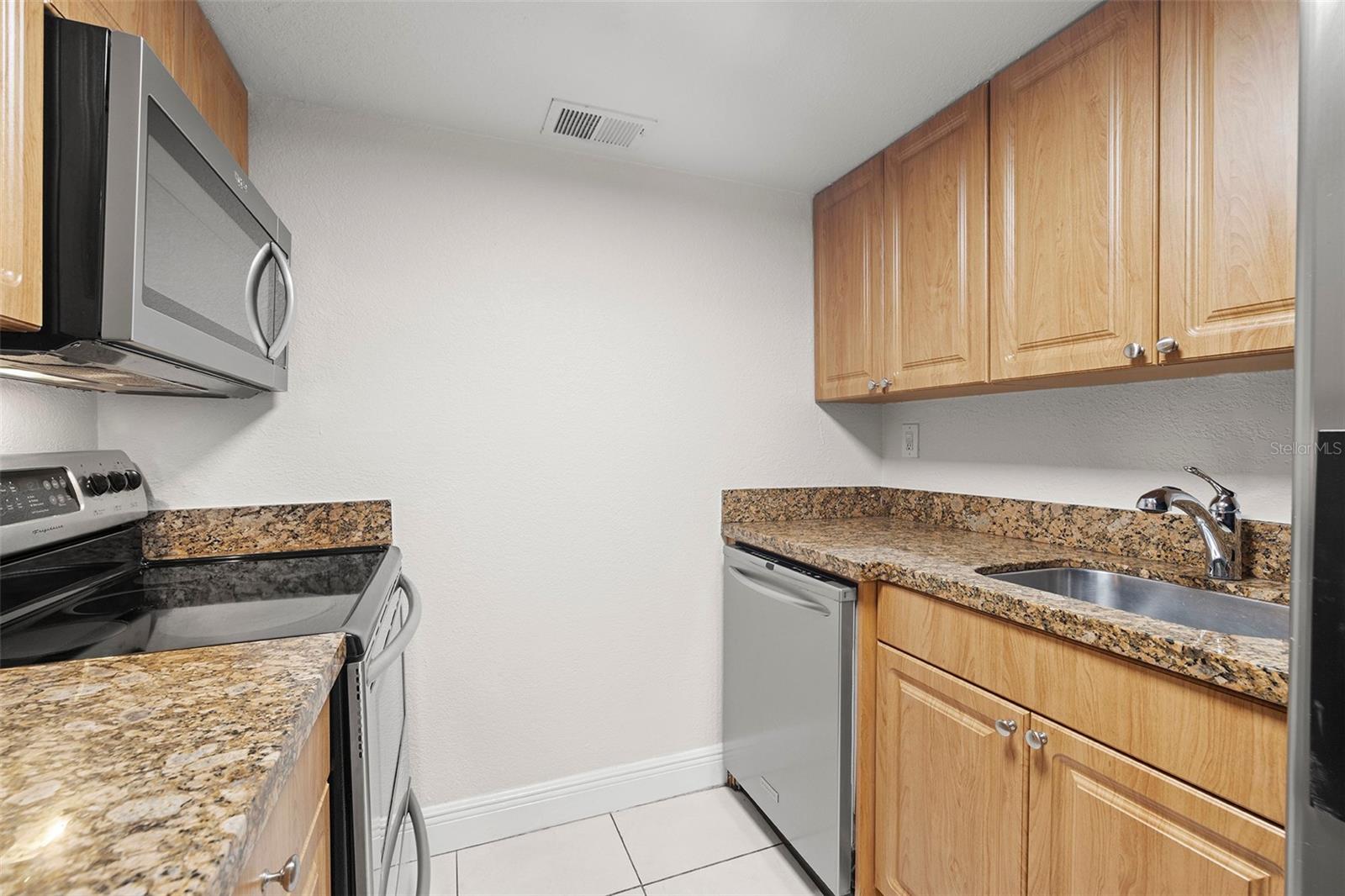 Image 24 of 32 For 5221 Bayshore Boulevard 11
