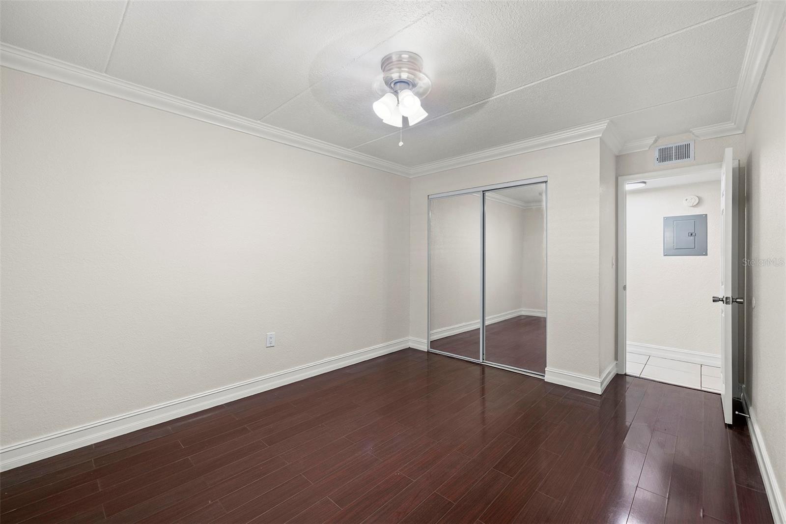 Image 28 of 32 For 5221 Bayshore Boulevard 11