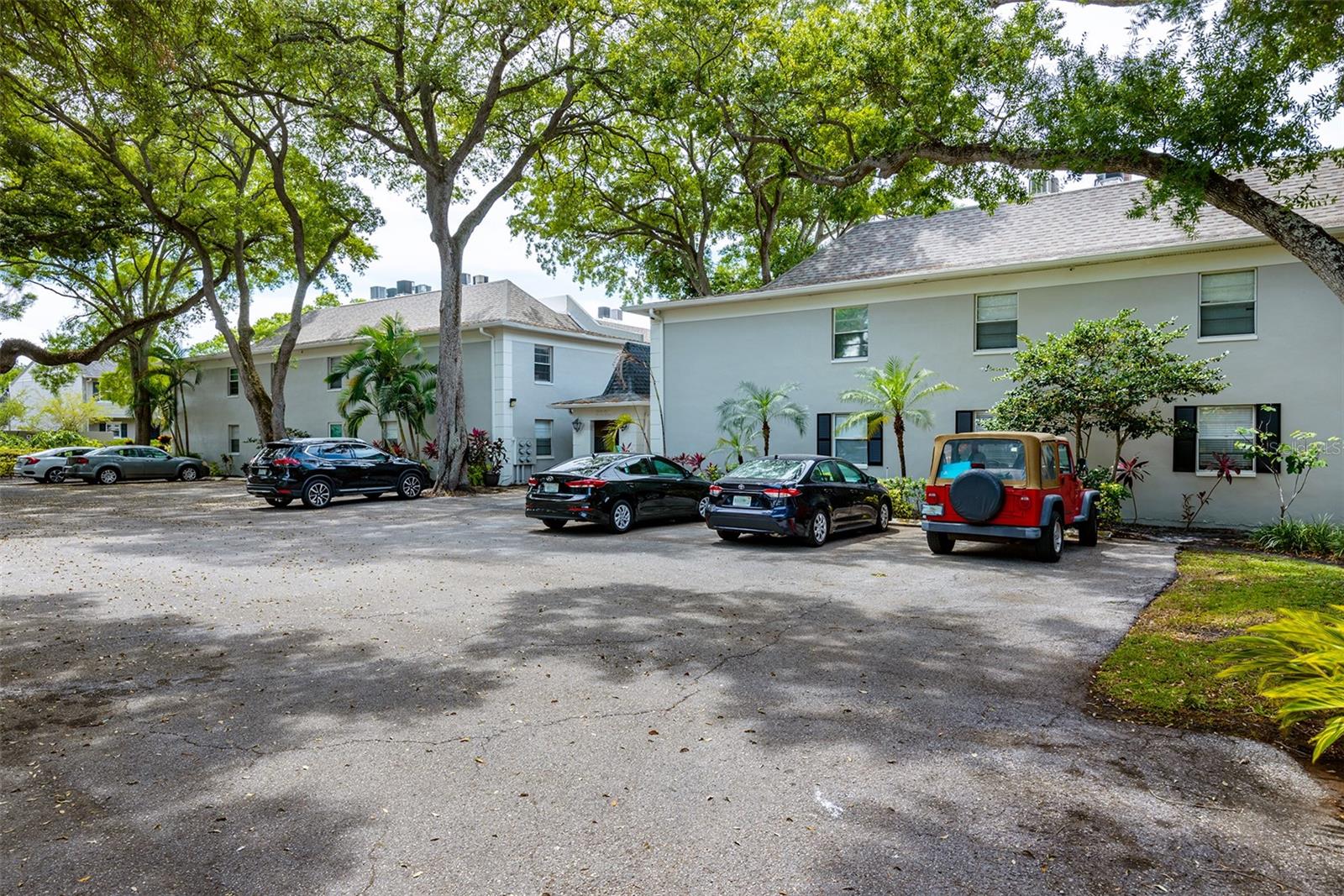 Image 4 of 32 For 5221 Bayshore Boulevard 11