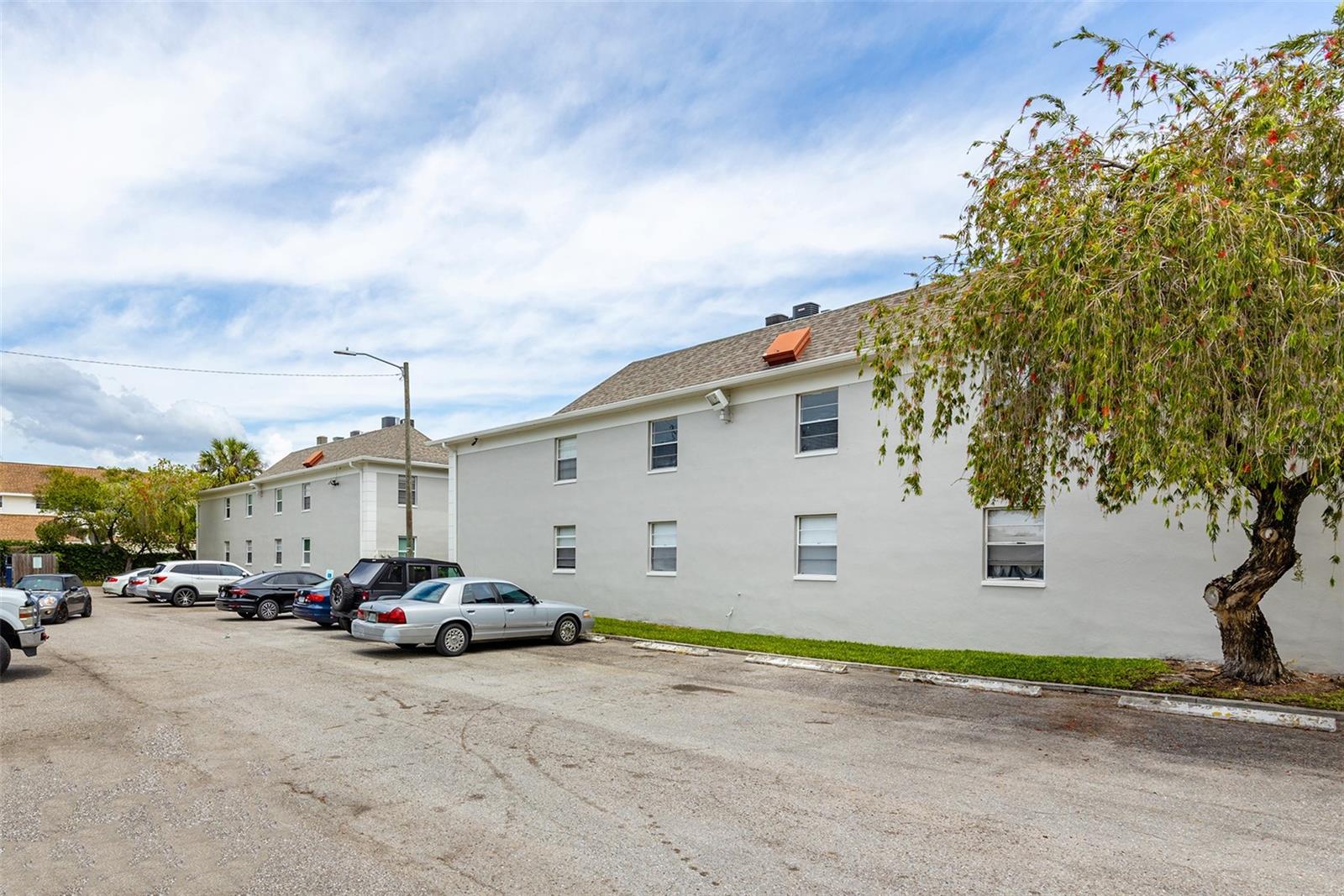 Image 8 of 32 For 5221 Bayshore Boulevard 11
