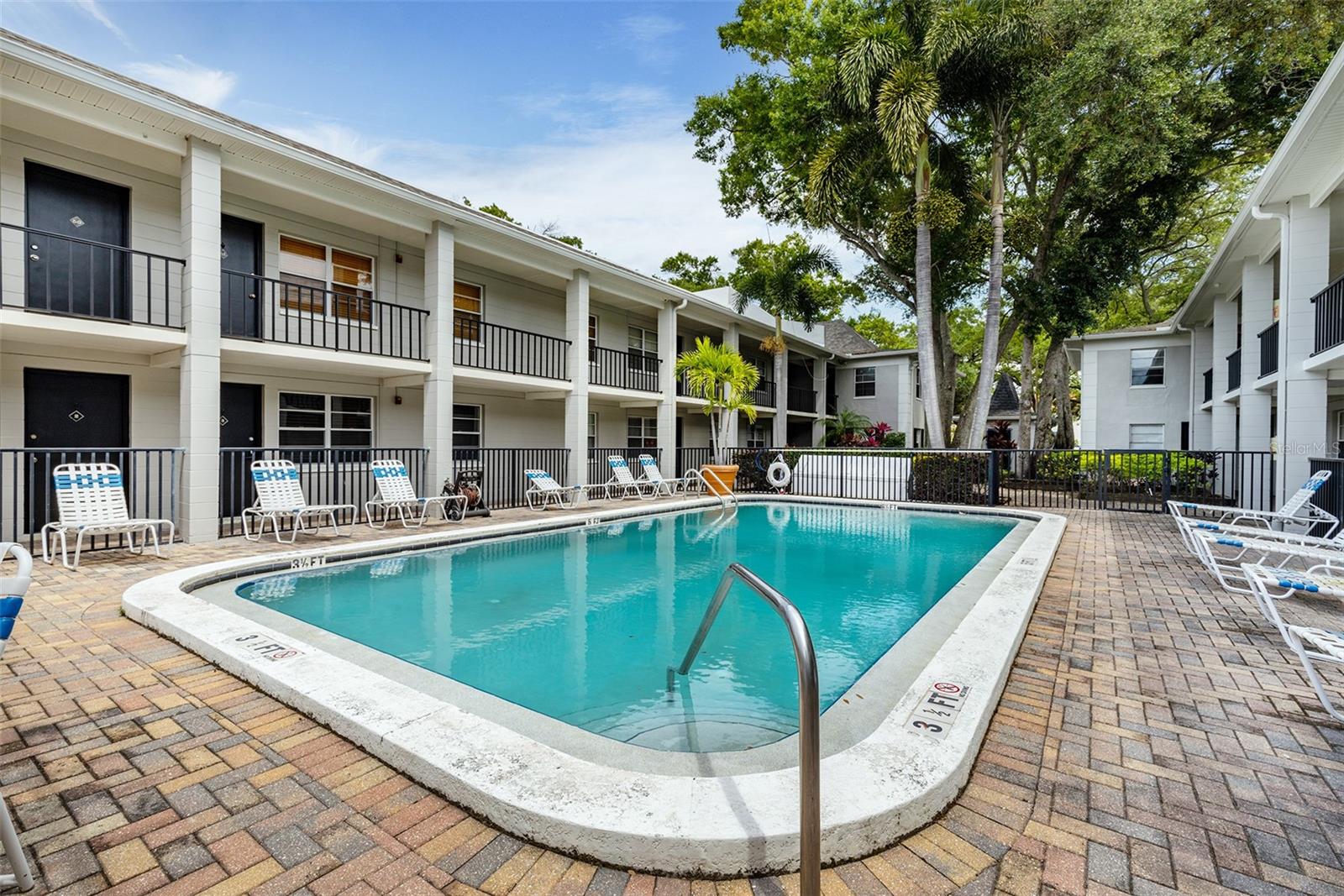 Image 9 of 32 For 5221 Bayshore Boulevard 11