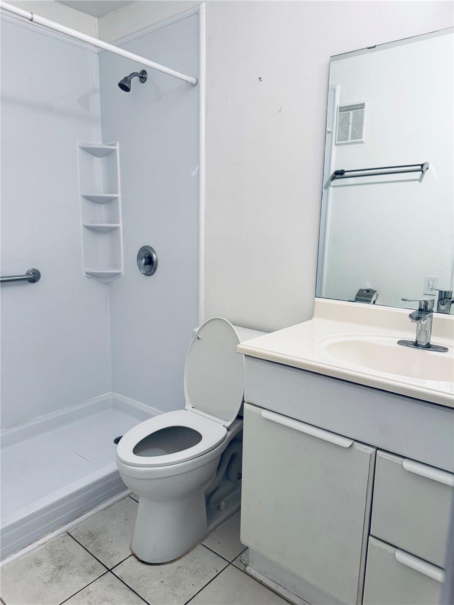 Image 11 of 25 For 5660 80th Street N C101