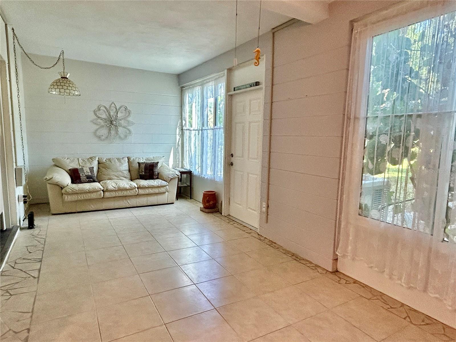 Image 13 of 55 For 2020 World Parkway Boulevard 14