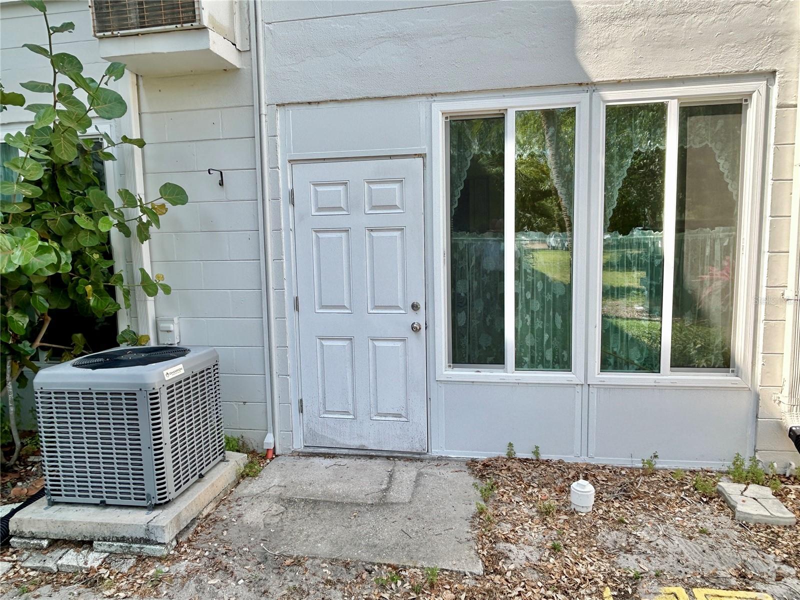 Image 31 of 55 For 2020 World Parkway Boulevard 14