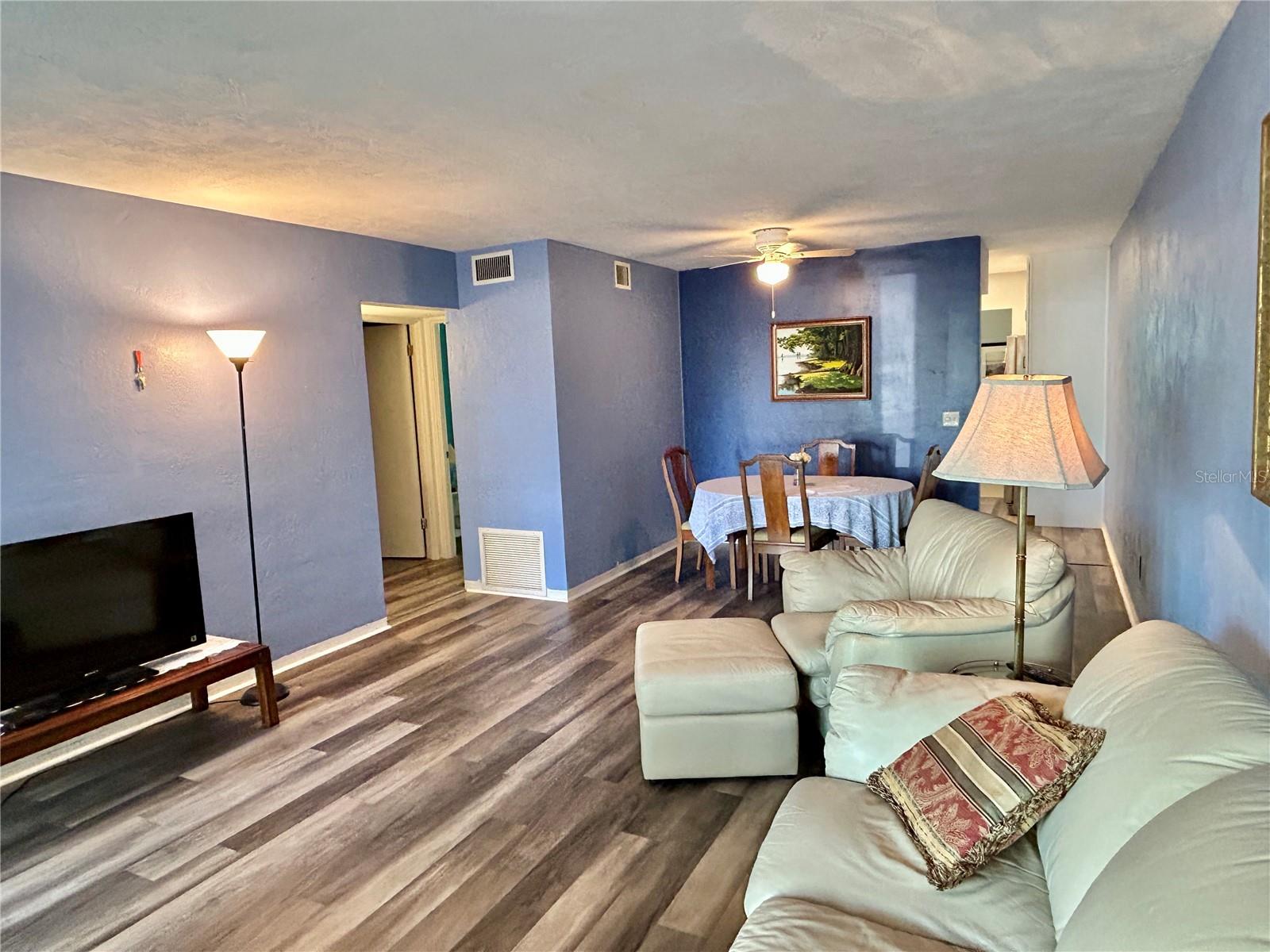 Image 5 of 55 For 2020 World Parkway Boulevard 14