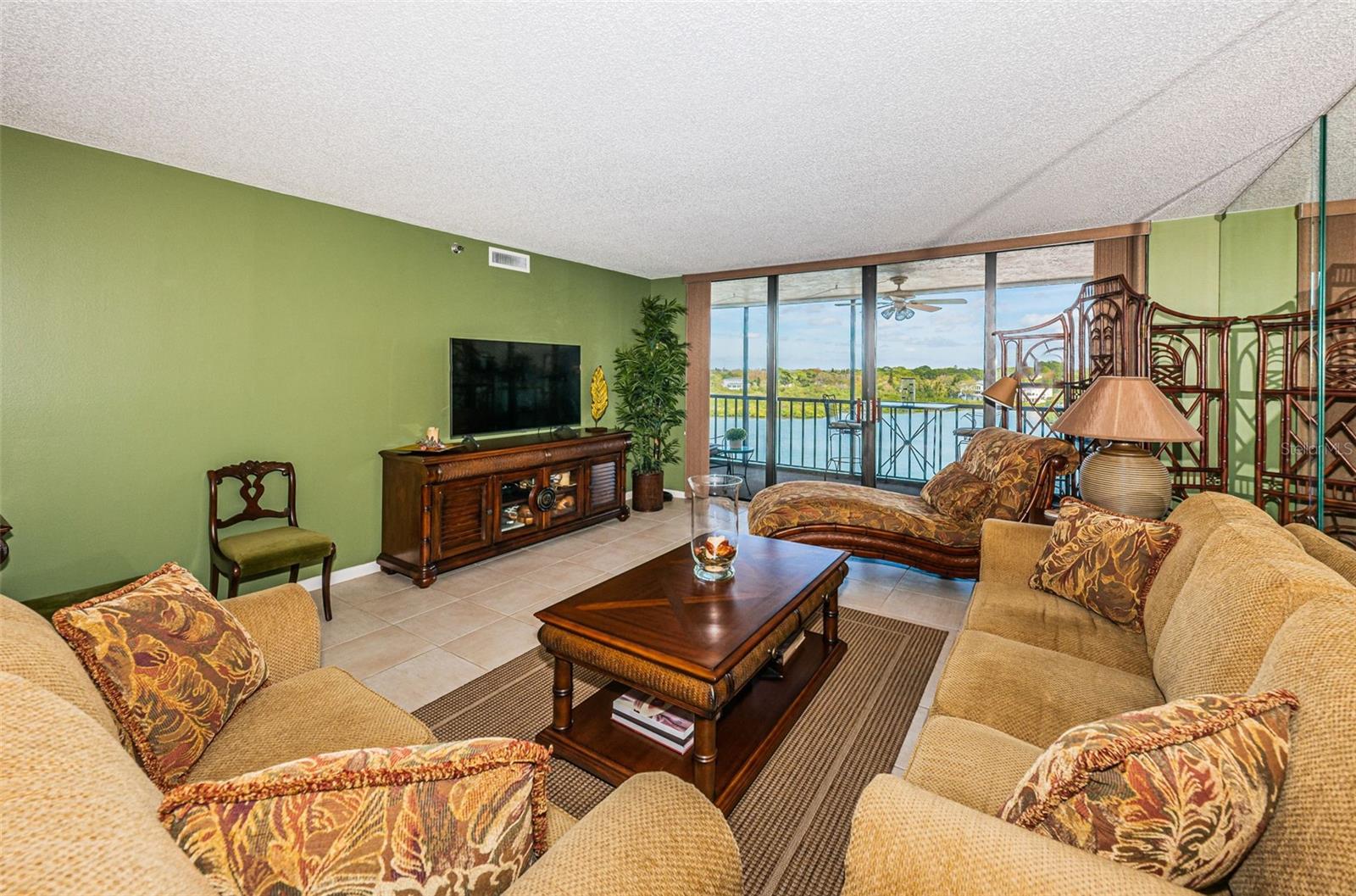 Image 11 of 40 For 19111 Vista Bay Drive 603