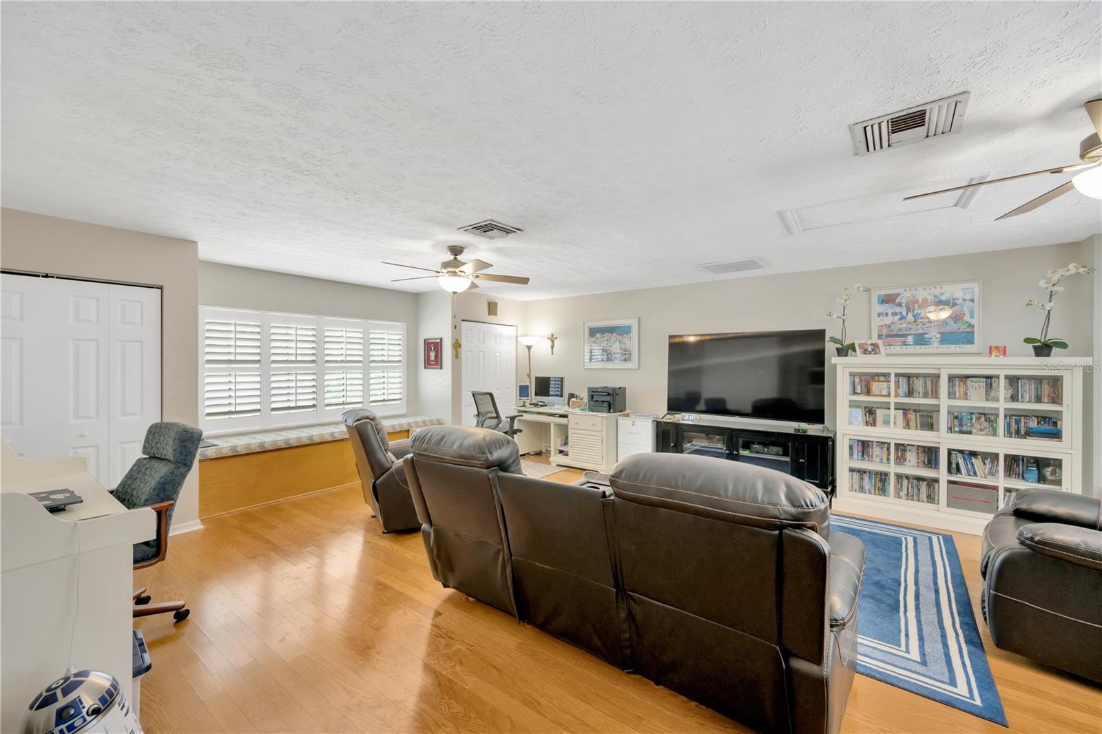 Image 22 of 42 For 701 Millifold Place