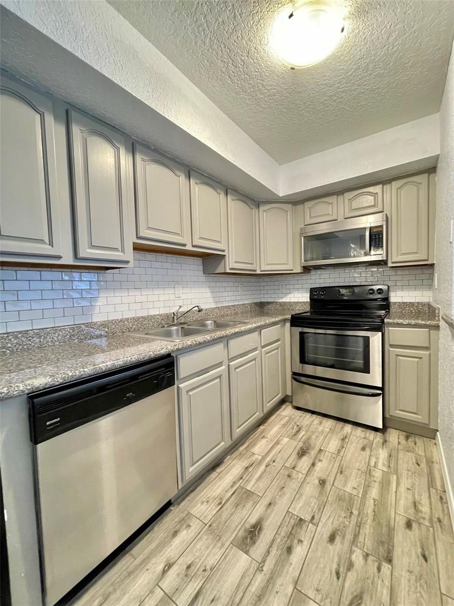 Image 10 of 19 For 212 Church Avenue 303