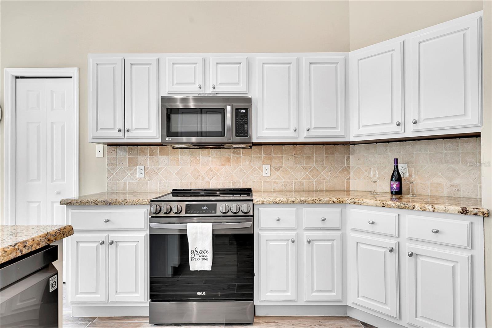 Image 12 of 44 For 9407 Pinebark Court