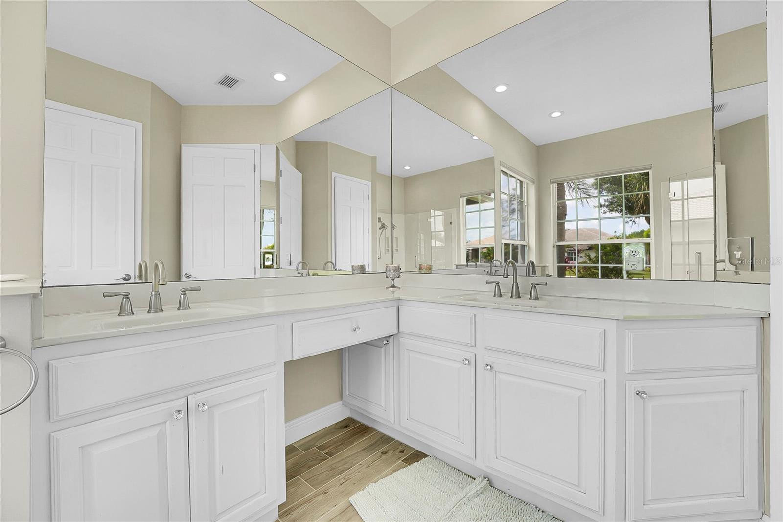 Image 18 of 44 For 9407 Pinebark Court