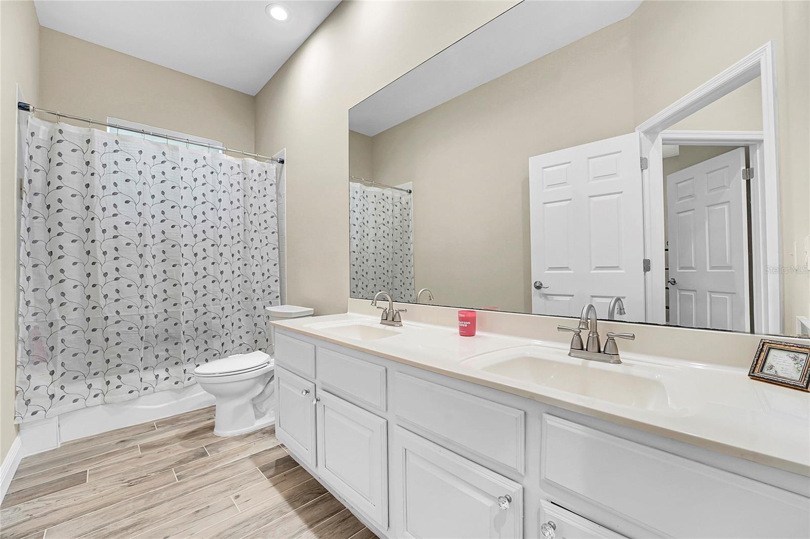 Image 24 of 44 For 9407 Pinebark Court