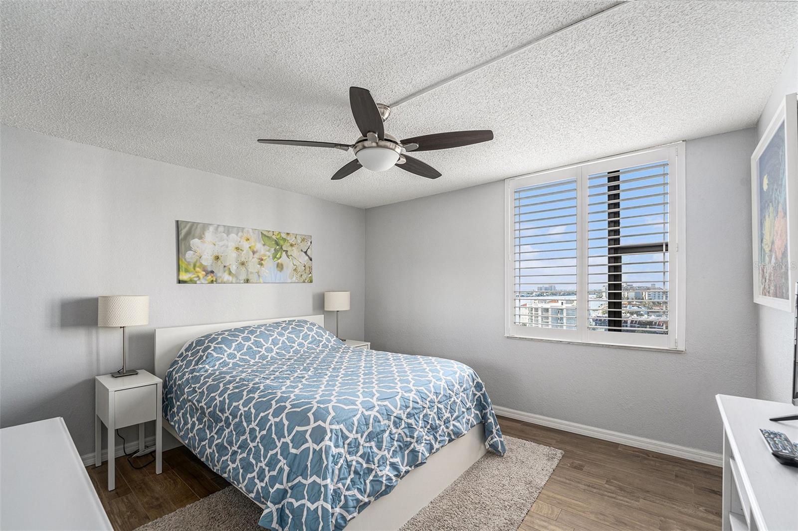 Image 18 of 26 For 255 Dolphin Point 9