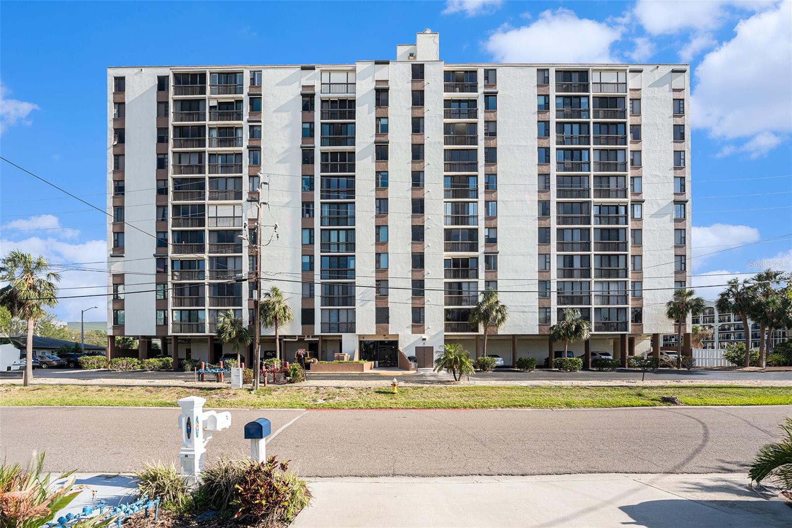 Image 2 of 26 For 255 Dolphin Point 9