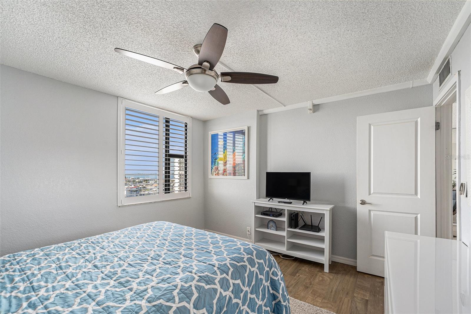 Image 21 of 26 For 255 Dolphin Point 9