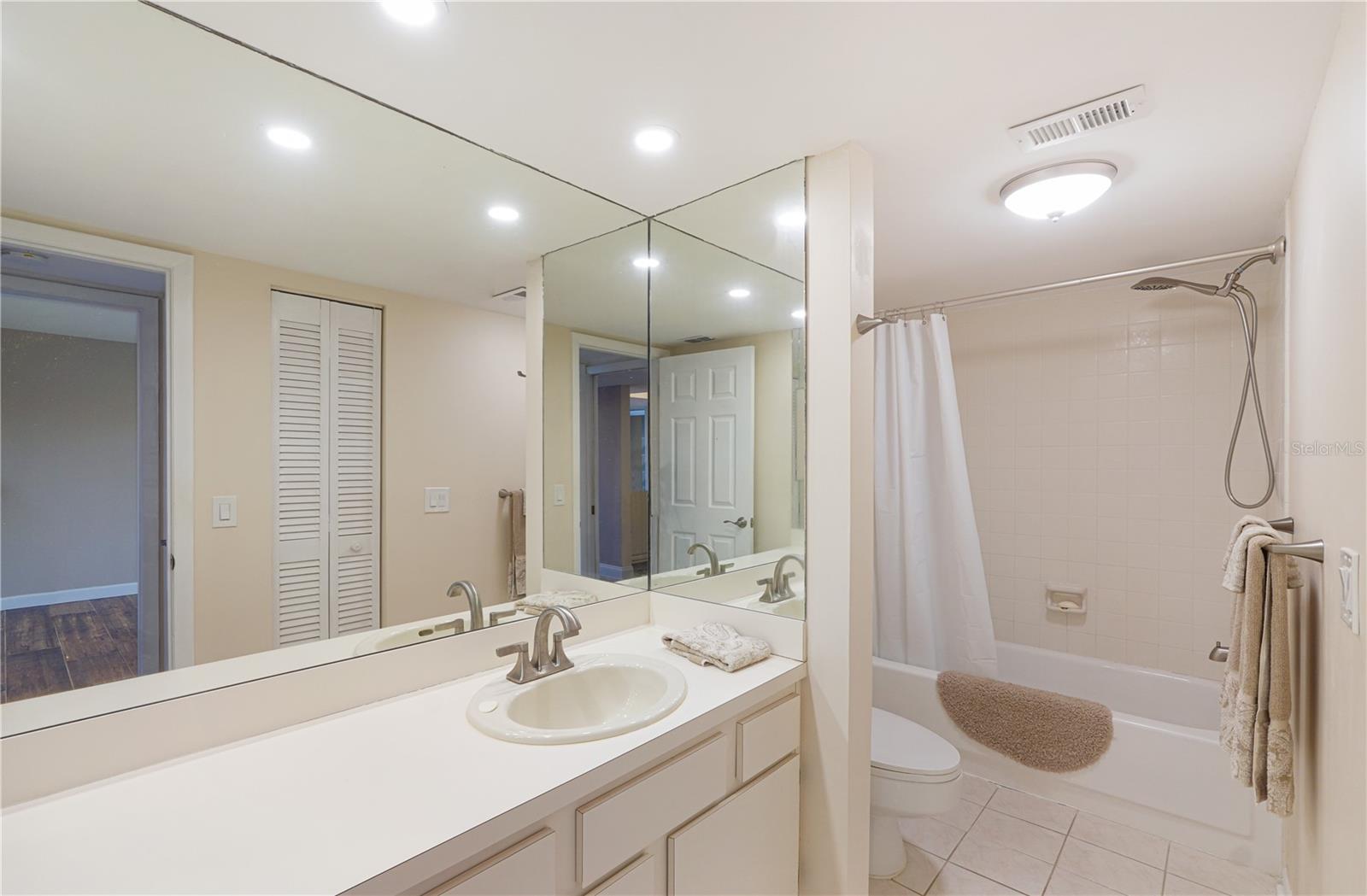 Image 10 of 52 For 433 Mariner Drive 433