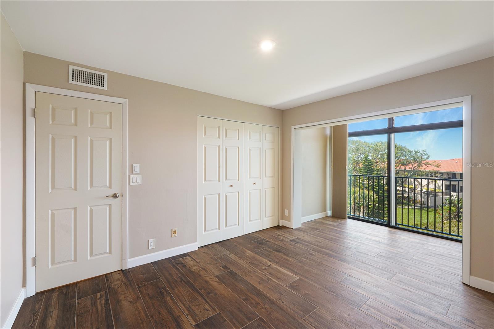 Image 13 of 52 For 433 Mariner Drive 433