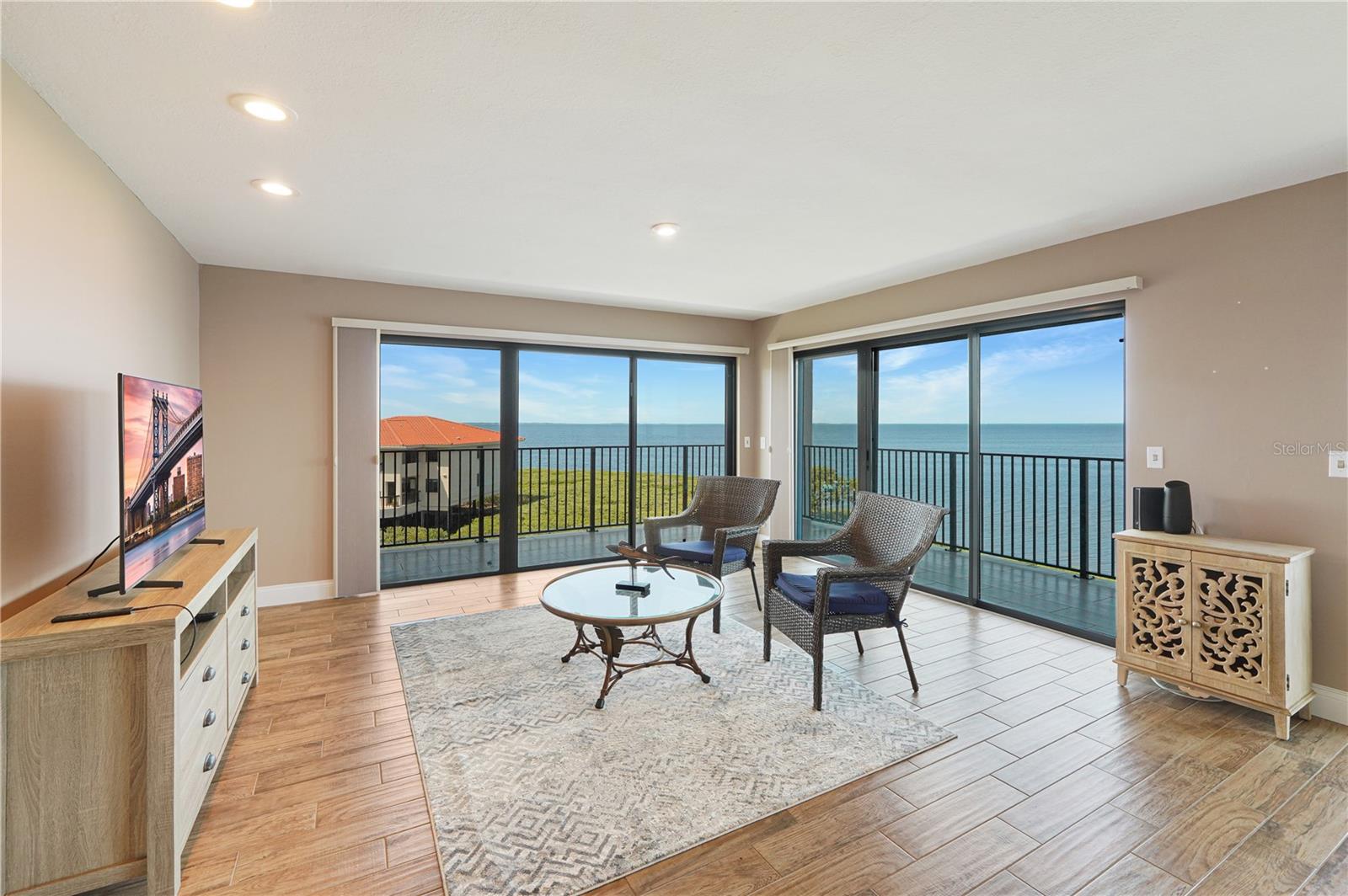 Image 33 of 52 For 433 Mariner Drive 433