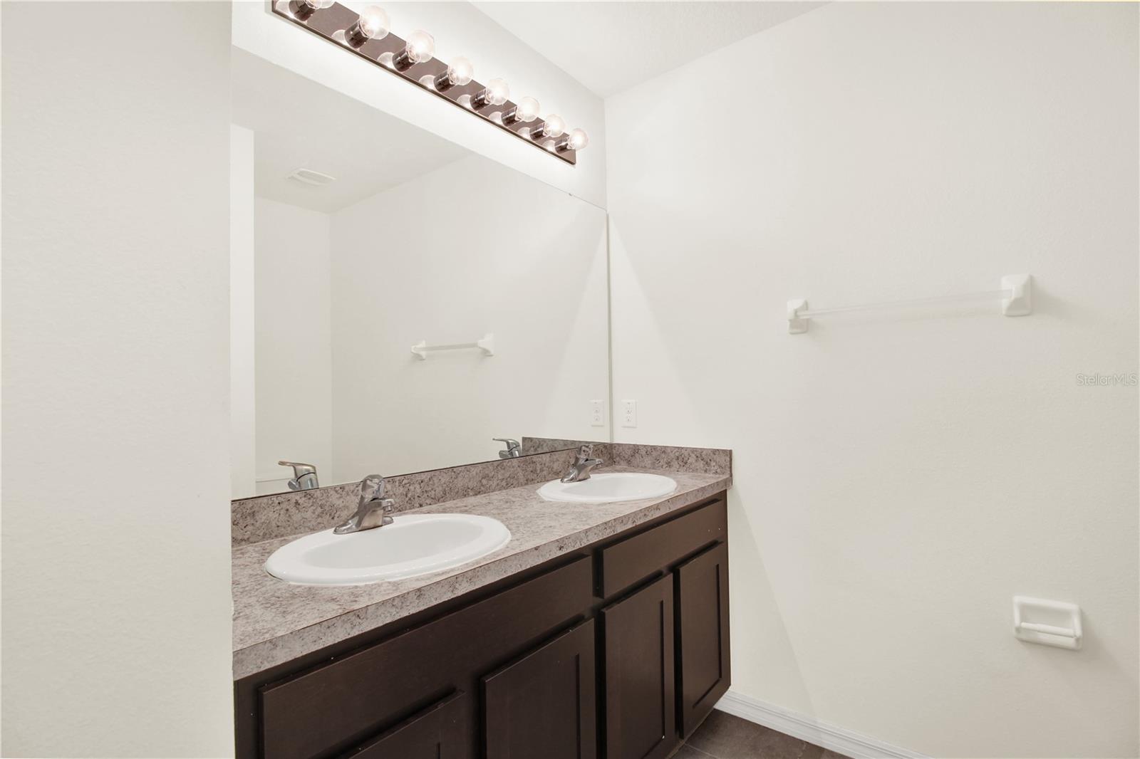 Image 13 of 16 For 3503 Diamond Leaf Court
