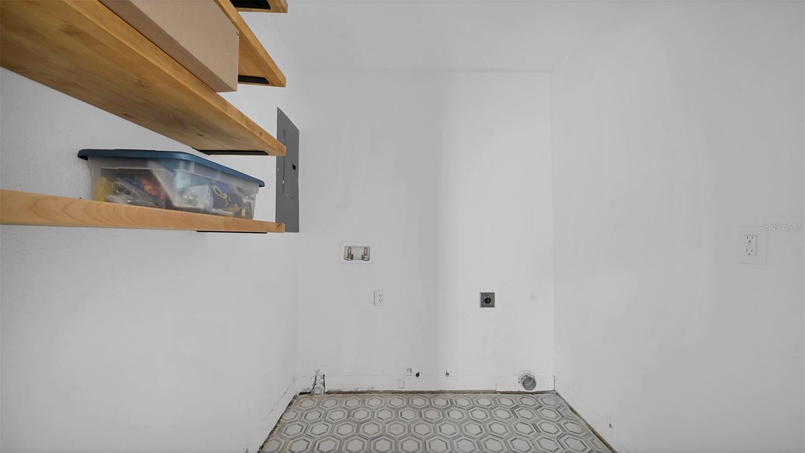 Image 21 of 38 For 8262 26th Avenue N