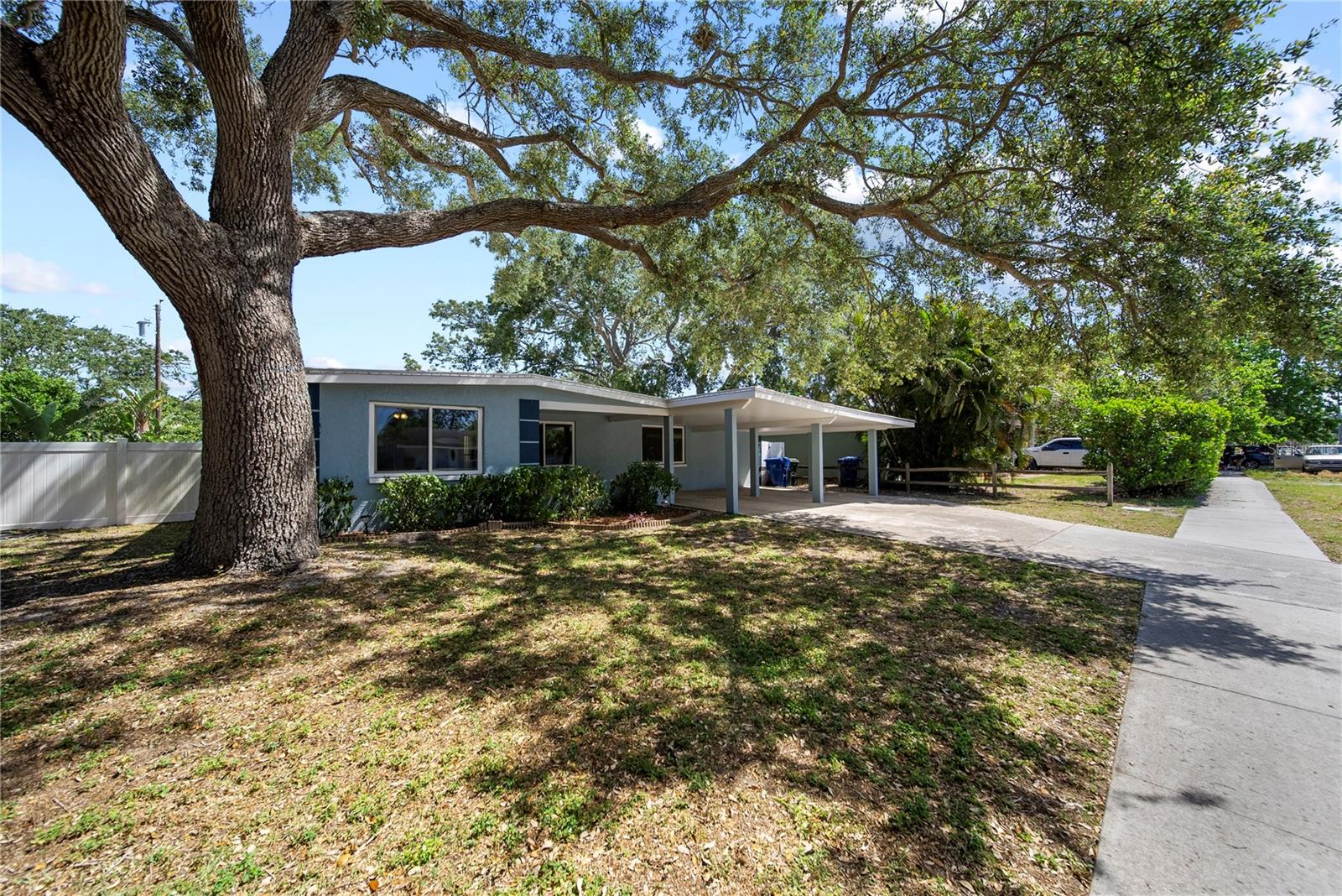 Image 2 of 30 For 920 16th Avenue Sw