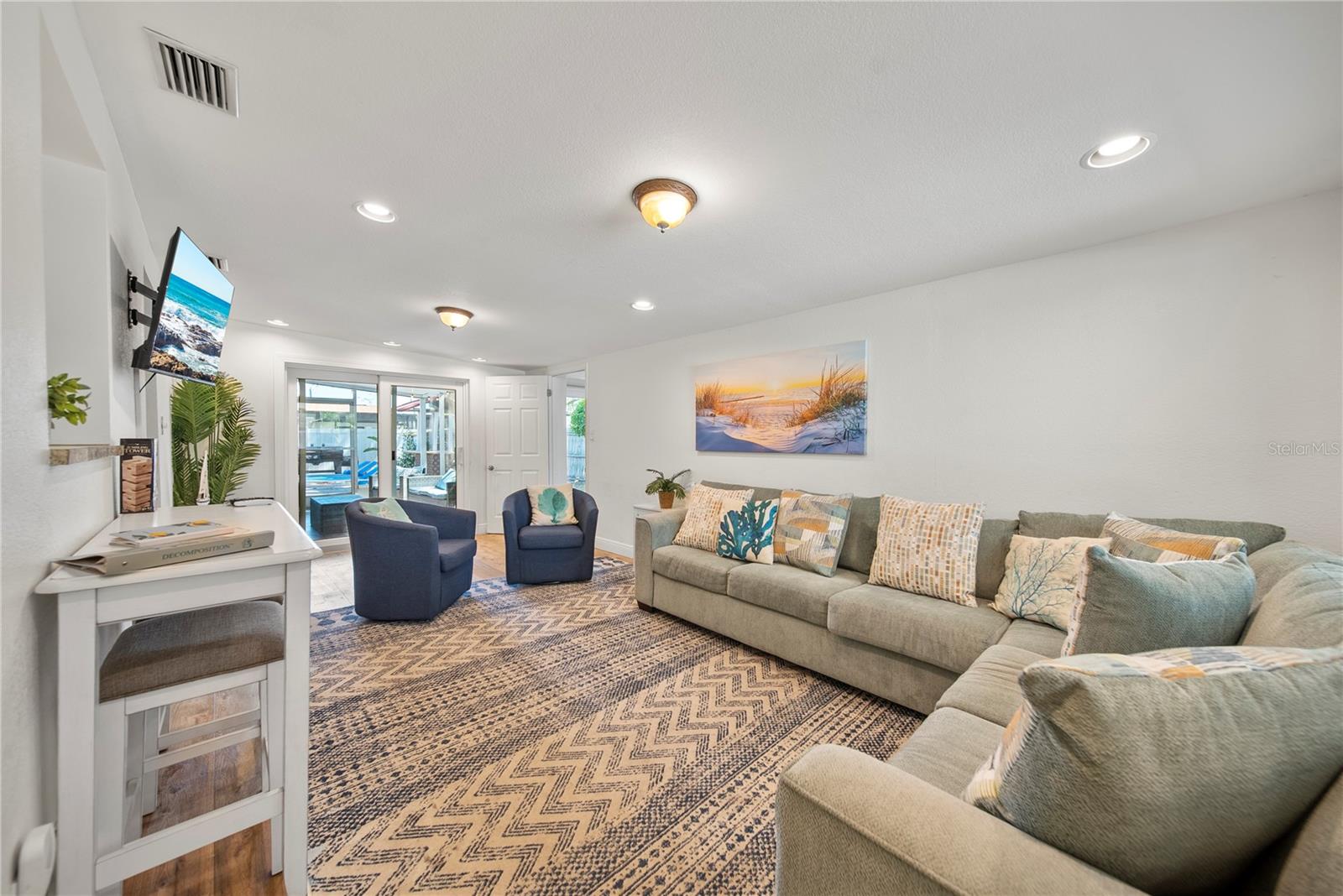 Image 5 of 30 For 920 16th Avenue Sw