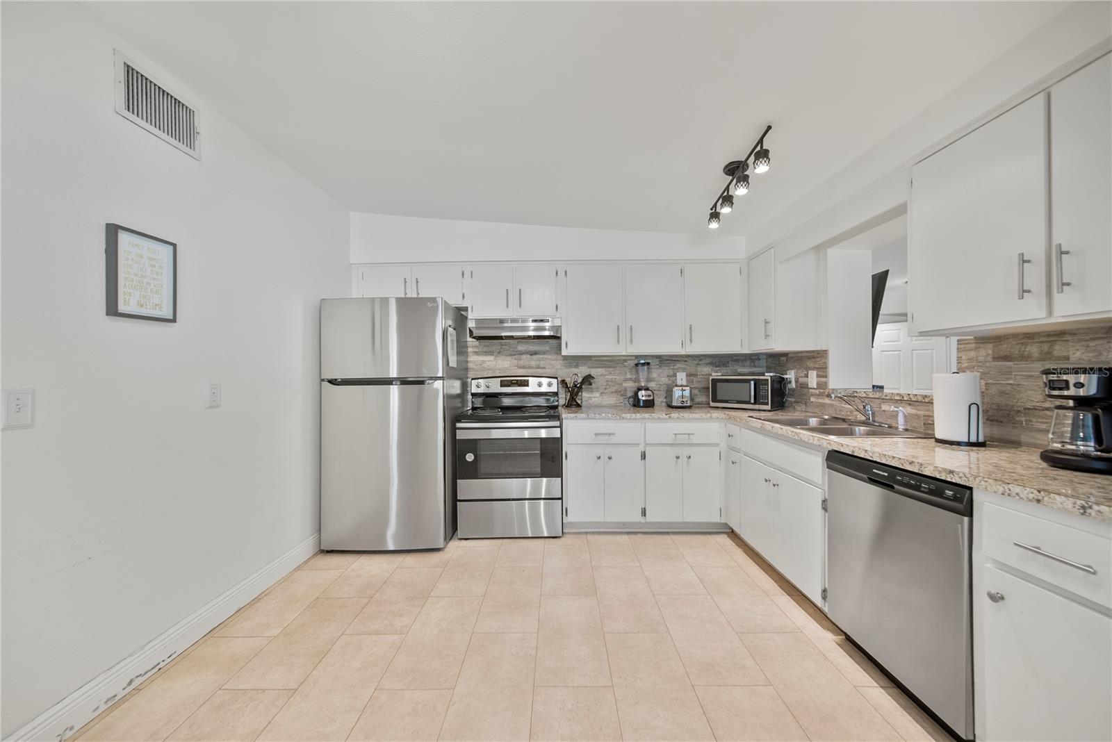 Image 8 of 30 For 920 16th Avenue Sw