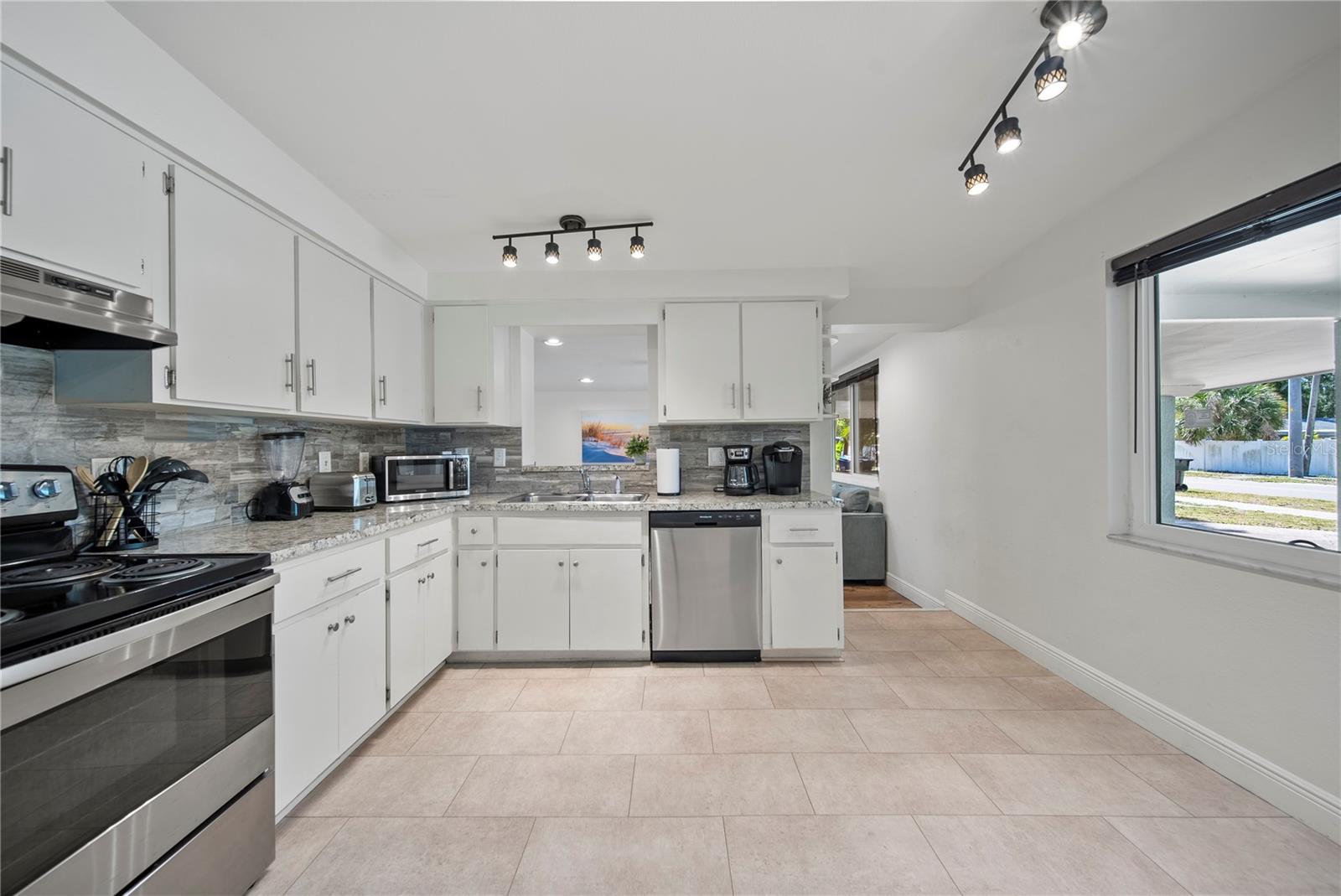 Image 9 of 30 For 920 16th Avenue Sw