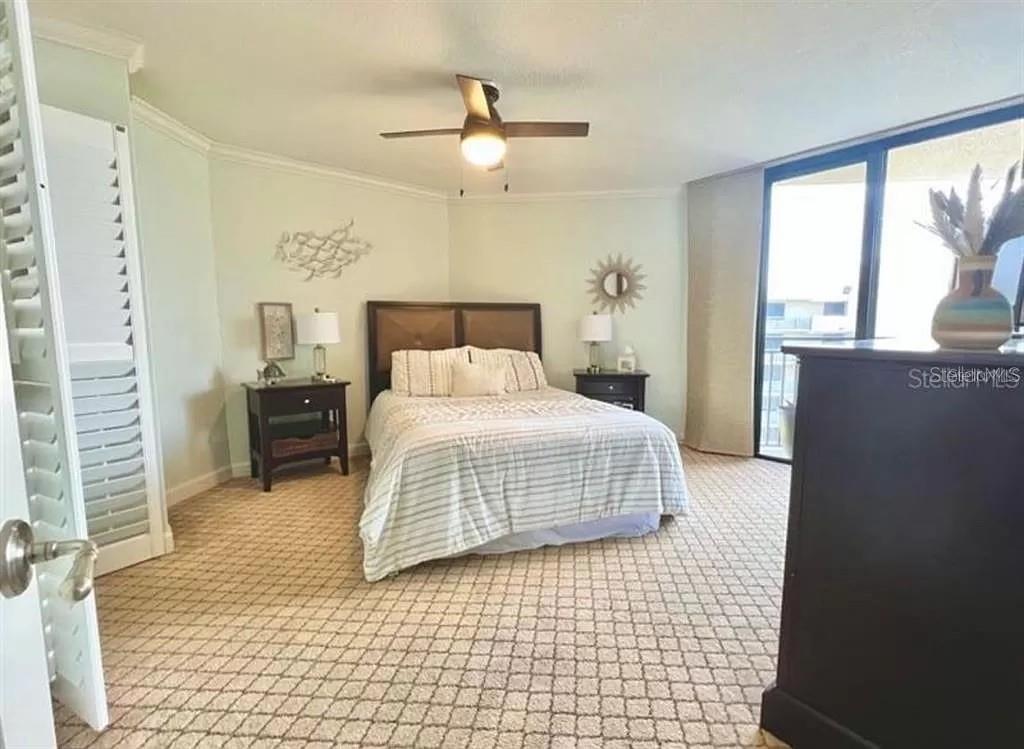 Image 11 of 13 For 690 Island Way 1011