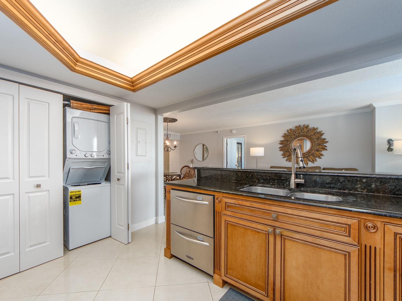 Image 14 of 26 For 690 Island Way 1011