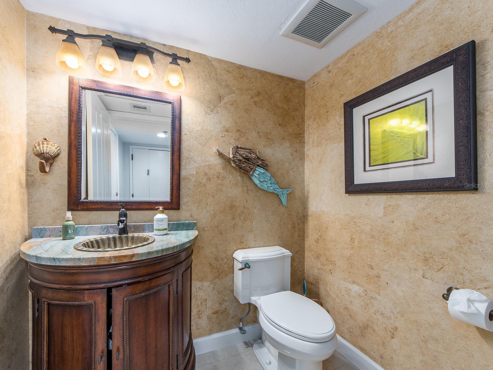 Image 15 of 26 For 690 Island Way 1011