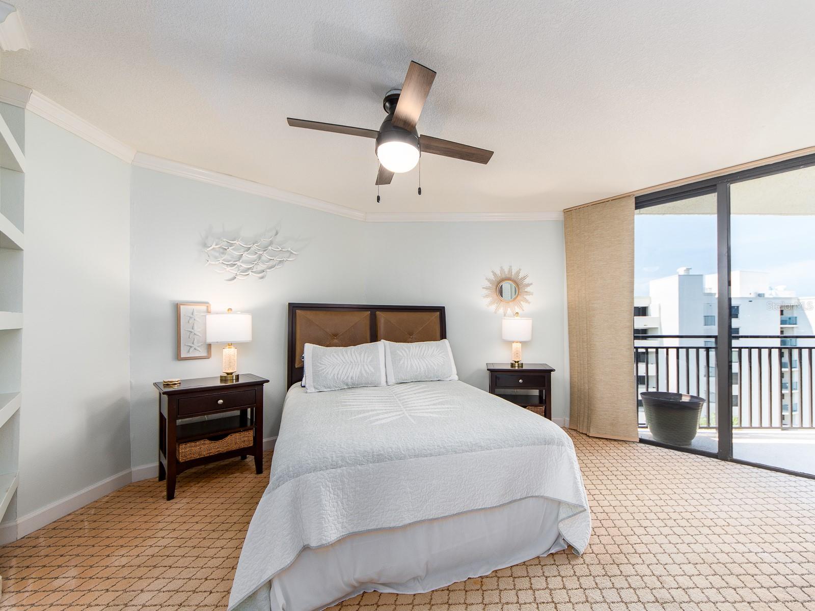 Image 16 of 26 For 690 Island Way 1011