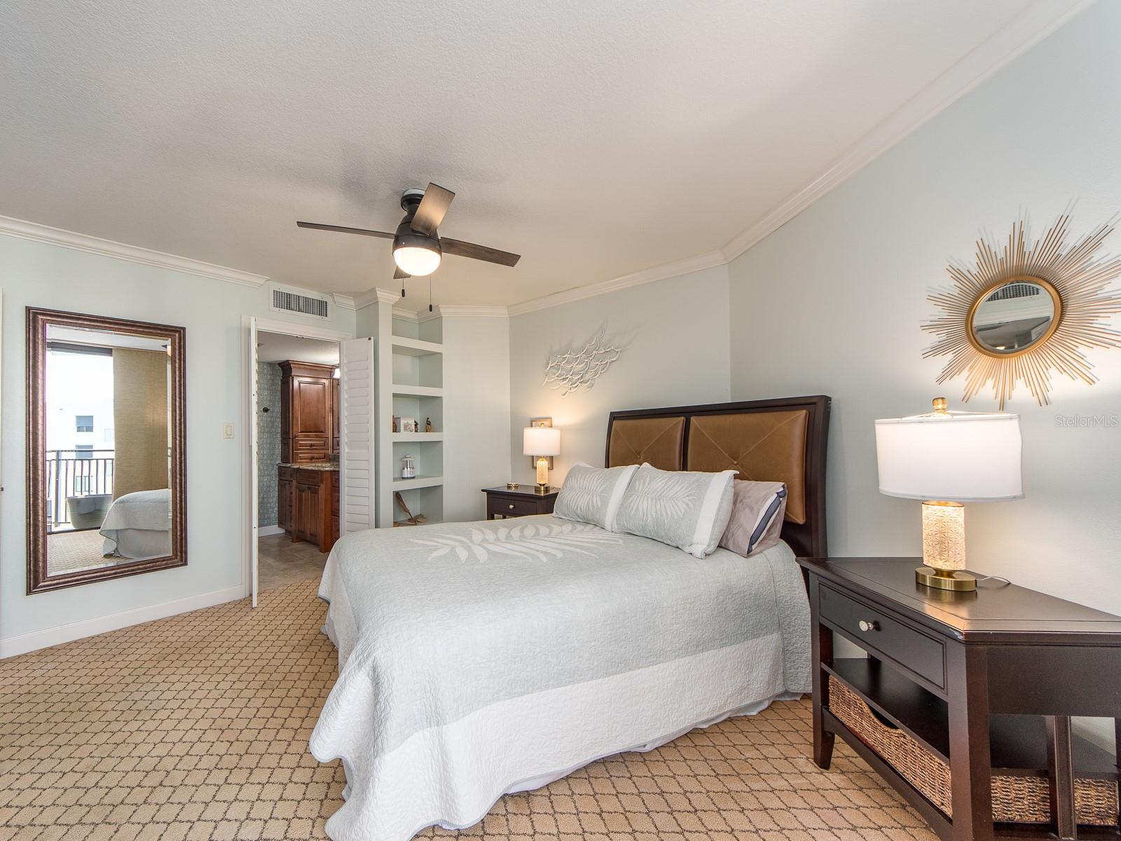 Image 17 of 26 For 690 Island Way 1011