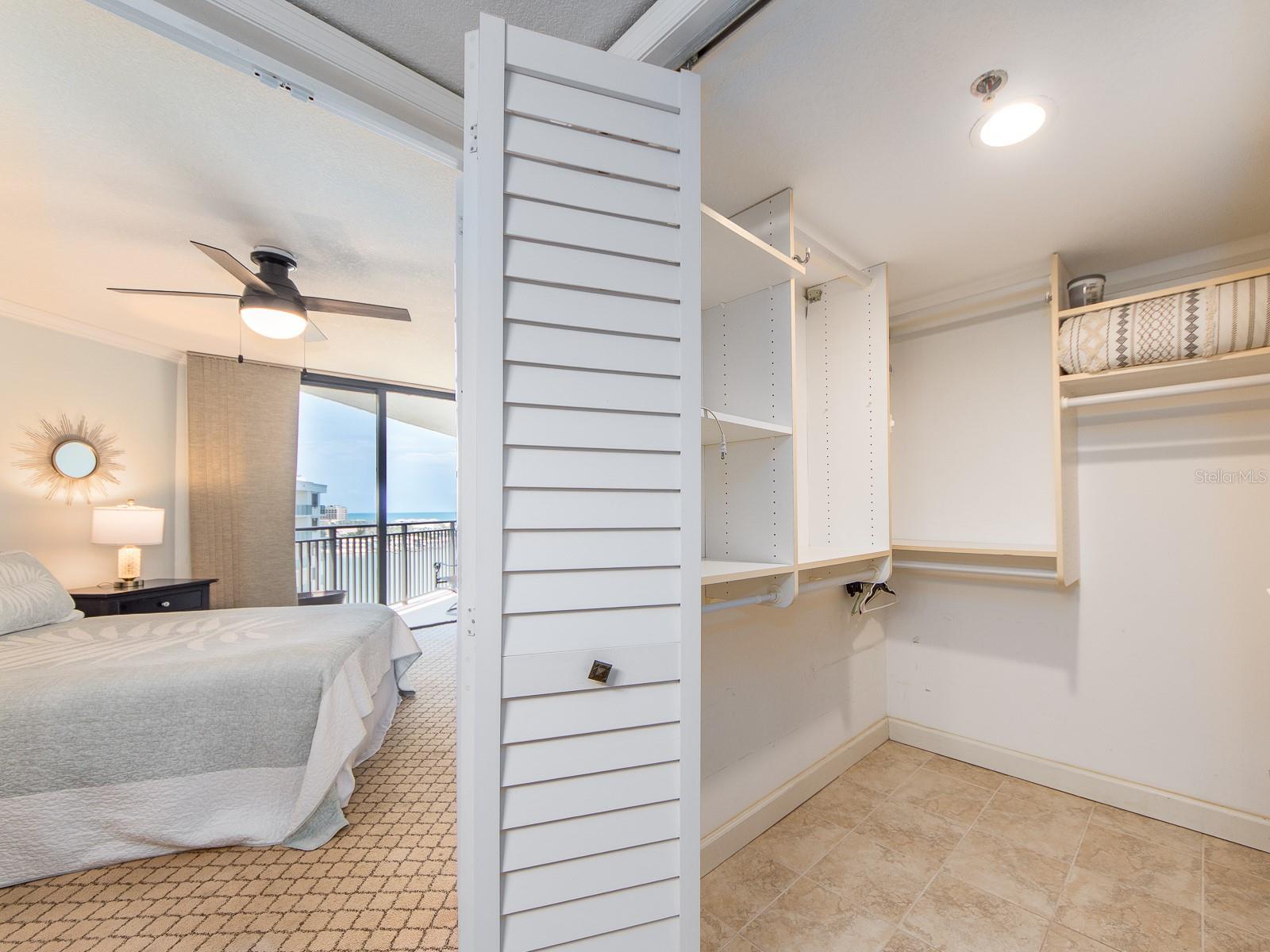 Image 19 of 26 For 690 Island Way 1011