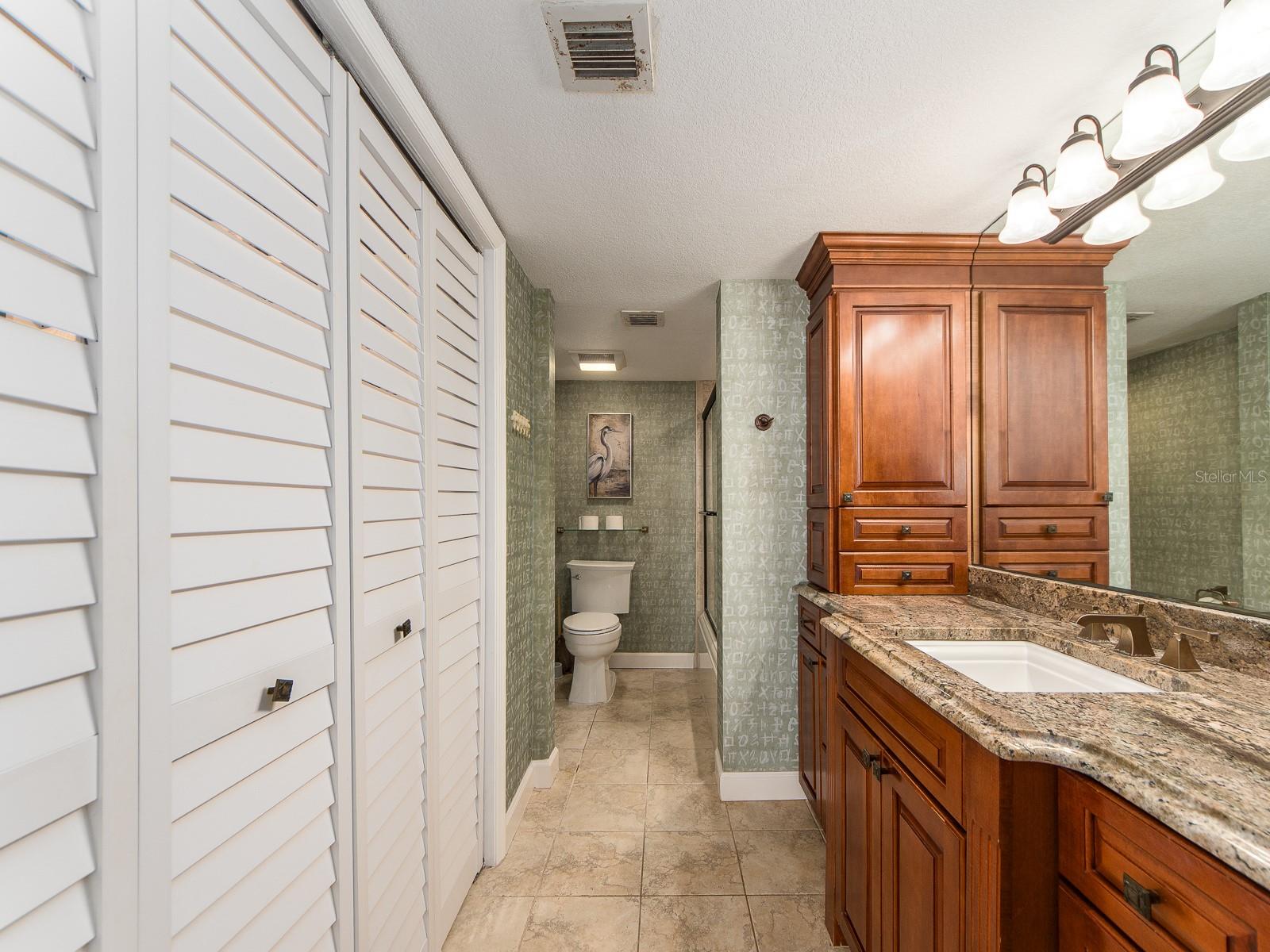 Image 20 of 26 For 690 Island Way 1011