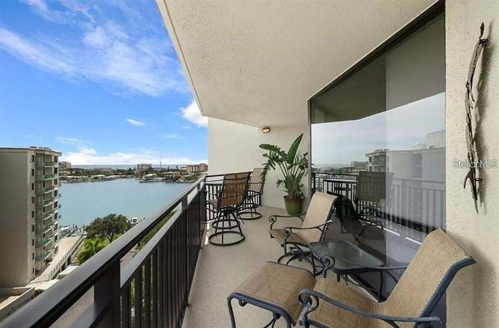 Image 3 of 13 For 690 Island Way 1011