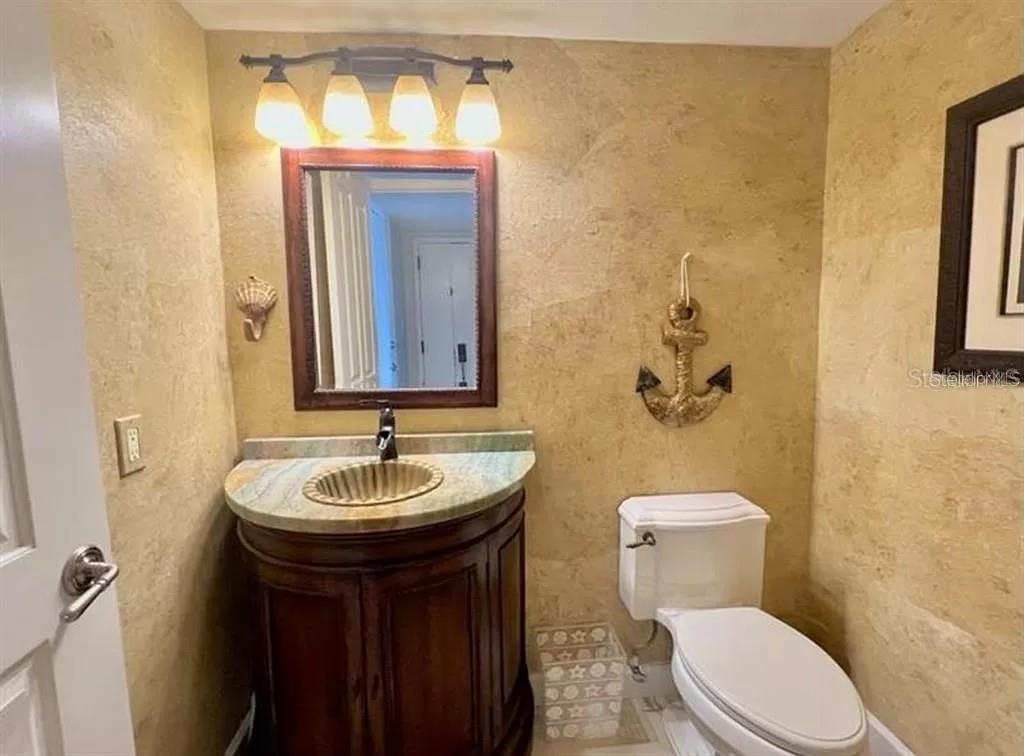 Image 5 of 13 For 690 Island Way 1011